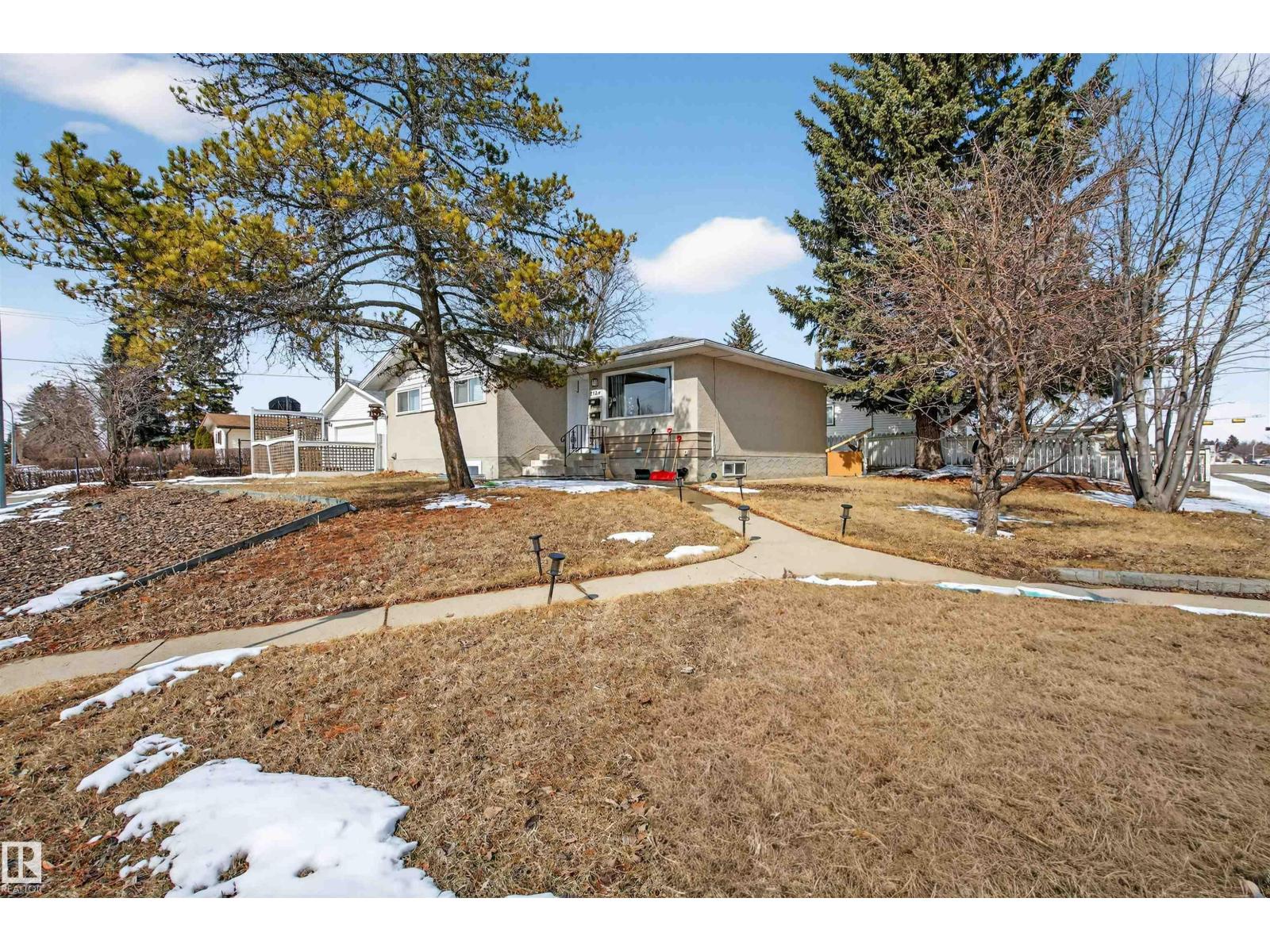 8704 136 AV NW, Edmonton