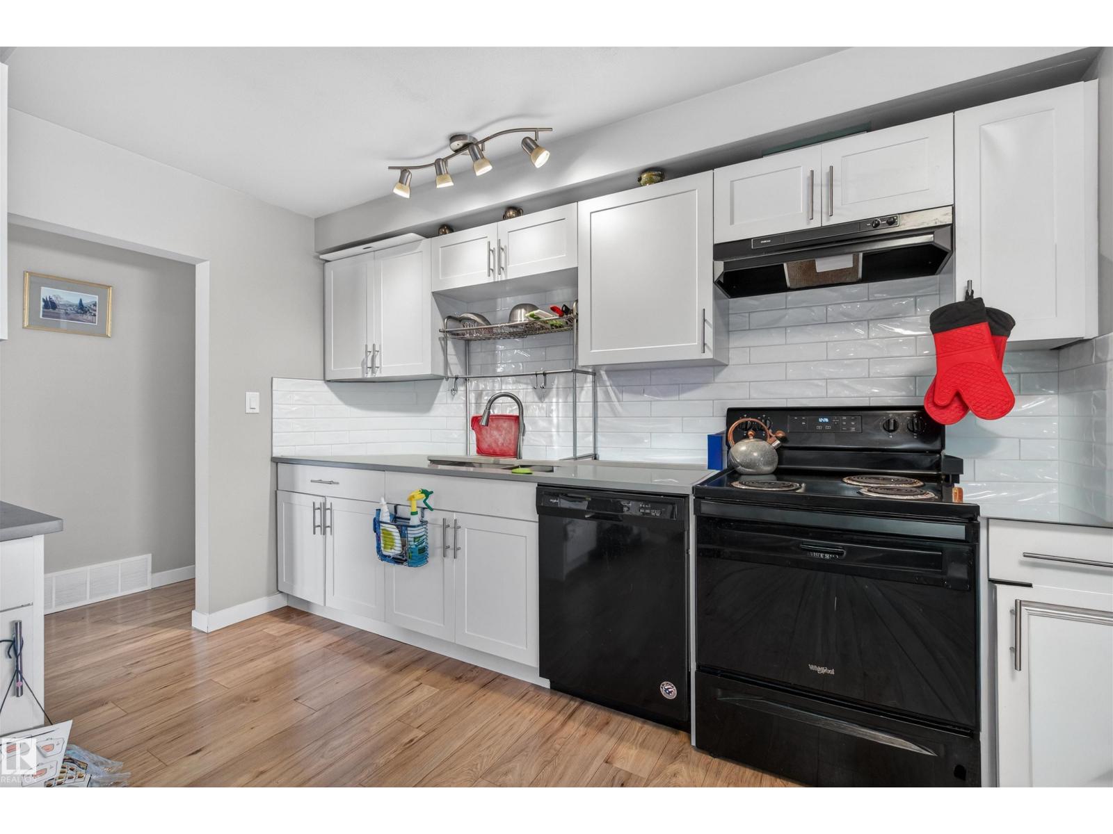 8704 136 AV NW, Edmonton