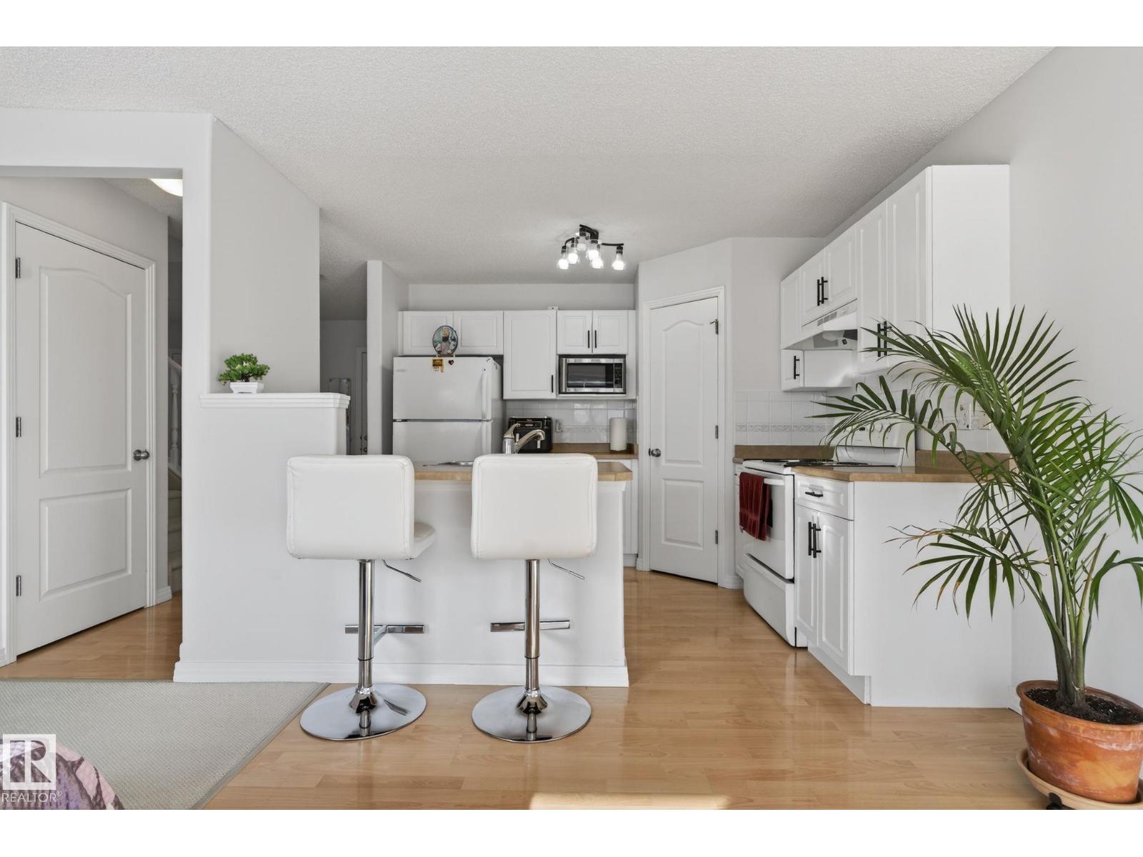 421 84 ST SW, Edmonton