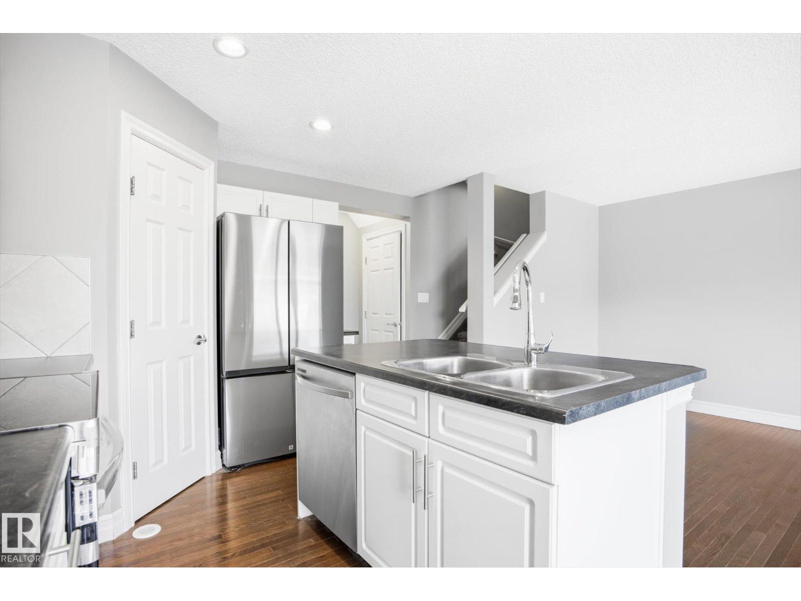 6861 CARDINAL LI SW, Edmonton