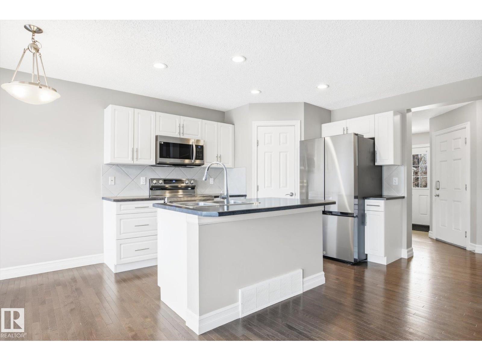 6861 CARDINAL LI SW, Edmonton