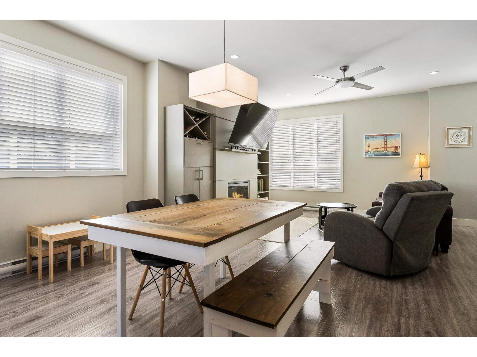 18 1938 NORTH PARALLEL ROAD, Abbotsford