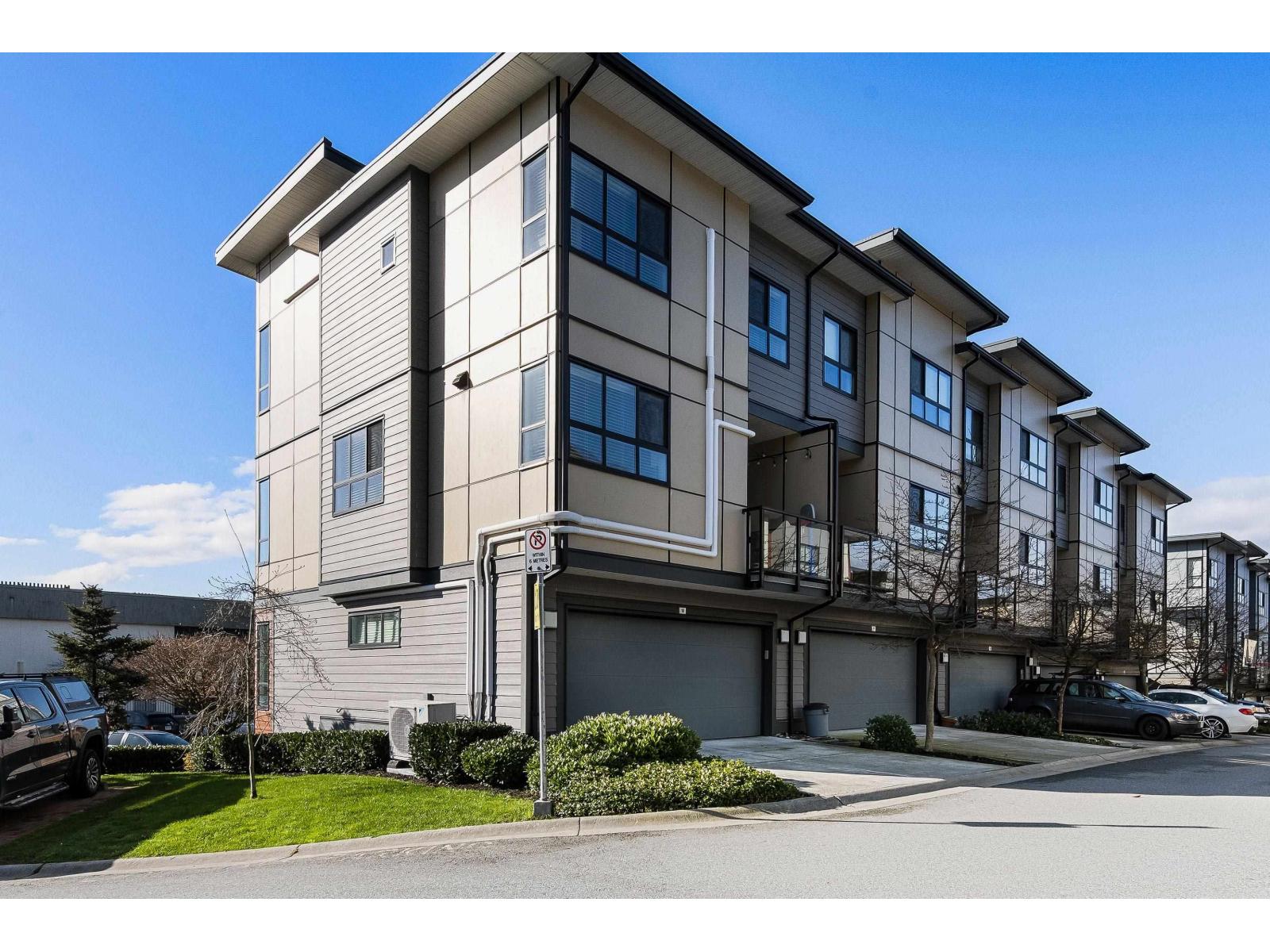 18 1938 NORTH PARALLEL ROAD, Abbotsford