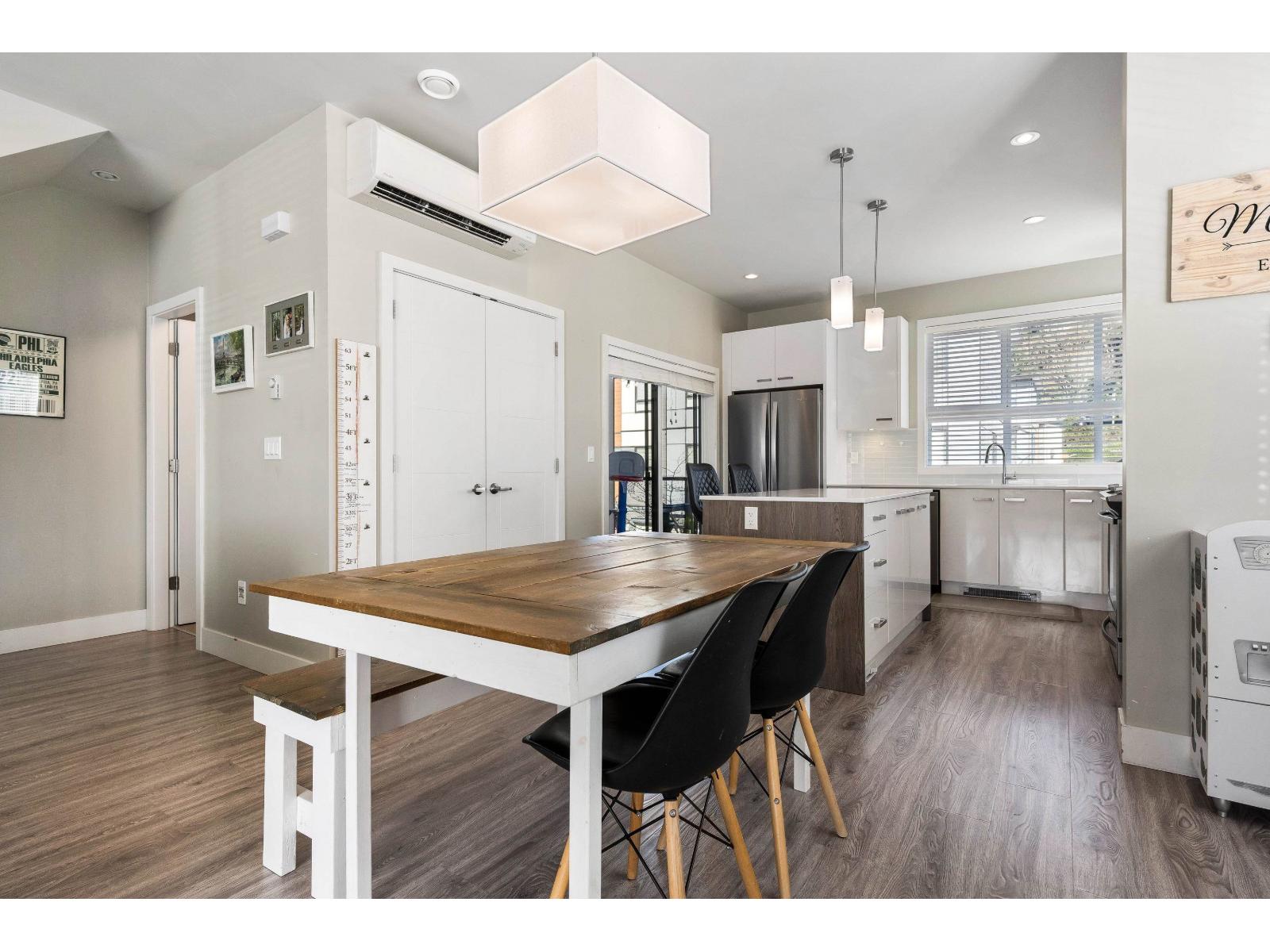 18 1938 NORTH PARALLEL ROAD, Abbotsford