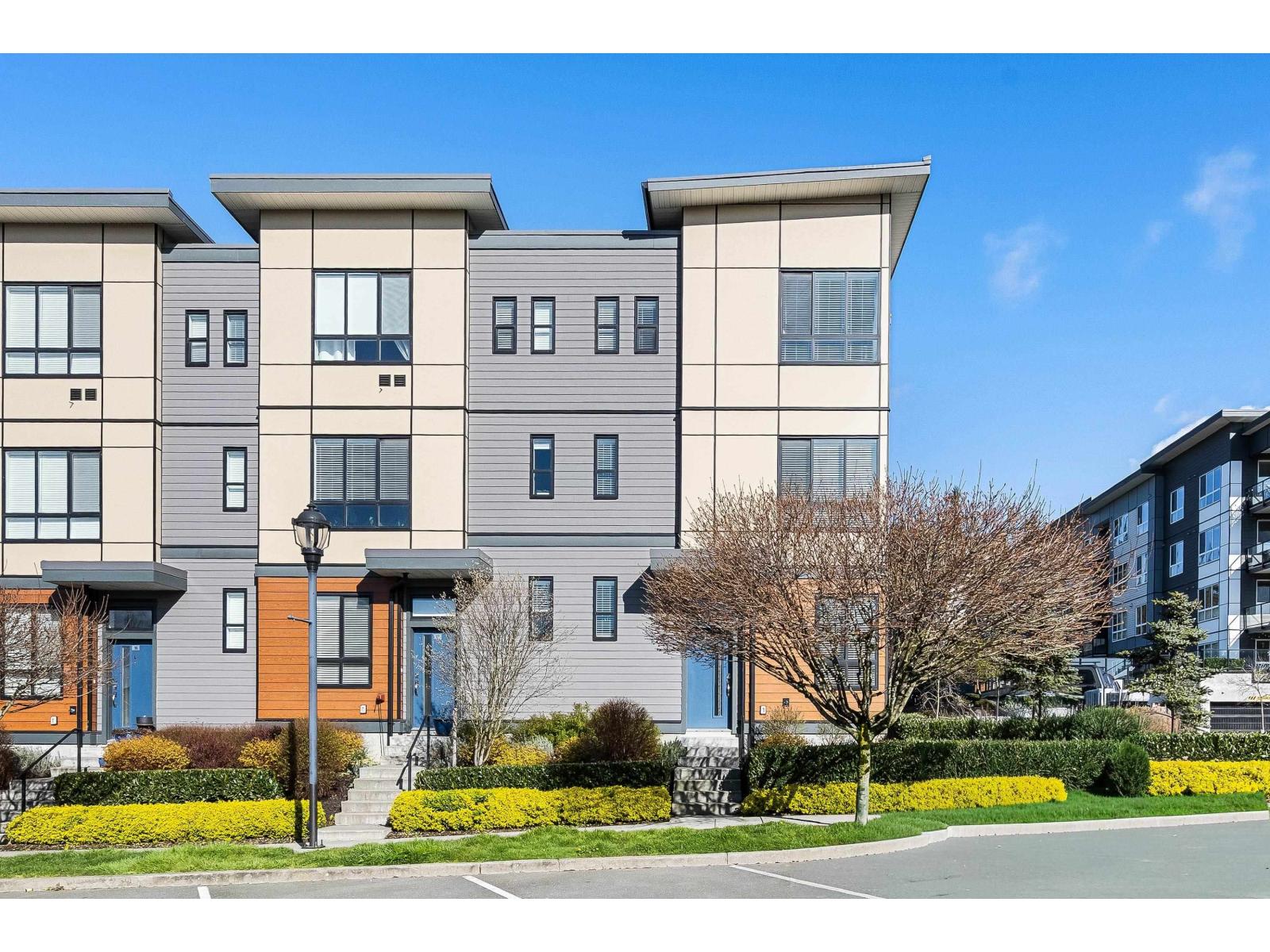 18 1938 NORTH PARALLEL ROAD, Abbotsford