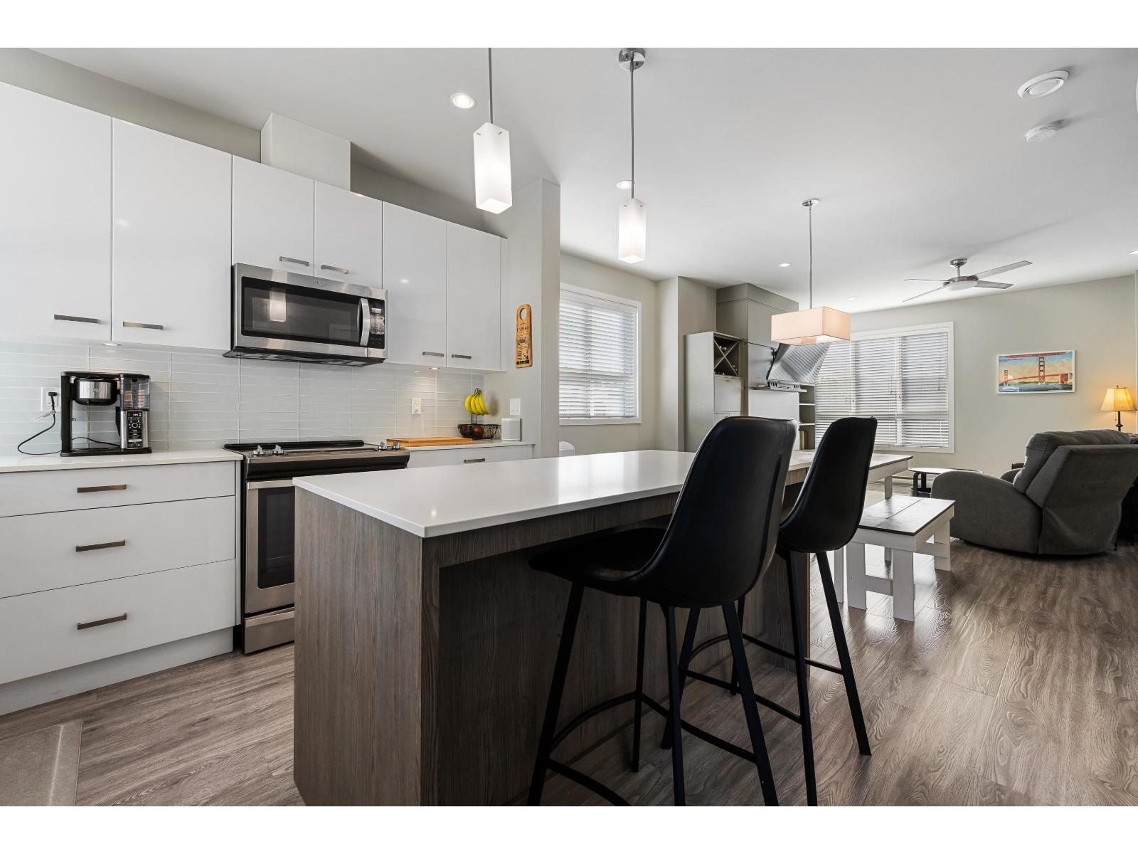 18 1938 NORTH PARALLEL ROAD, Abbotsford