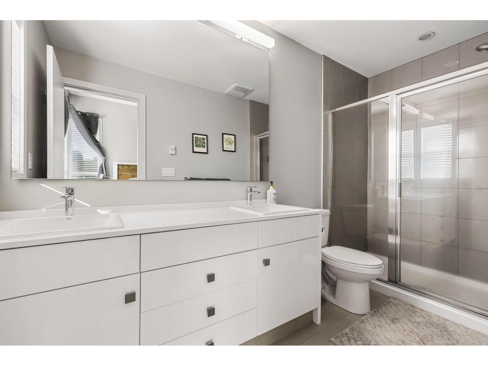 18 1938 NORTH PARALLEL ROAD, Abbotsford