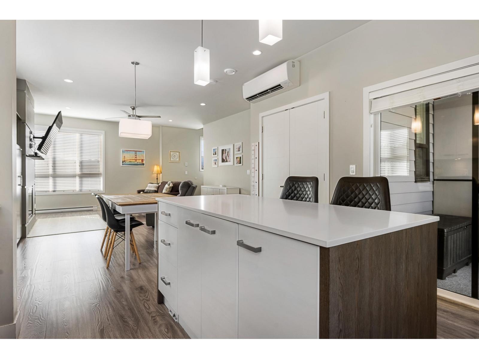 18 1938 NORTH PARALLEL ROAD, Abbotsford