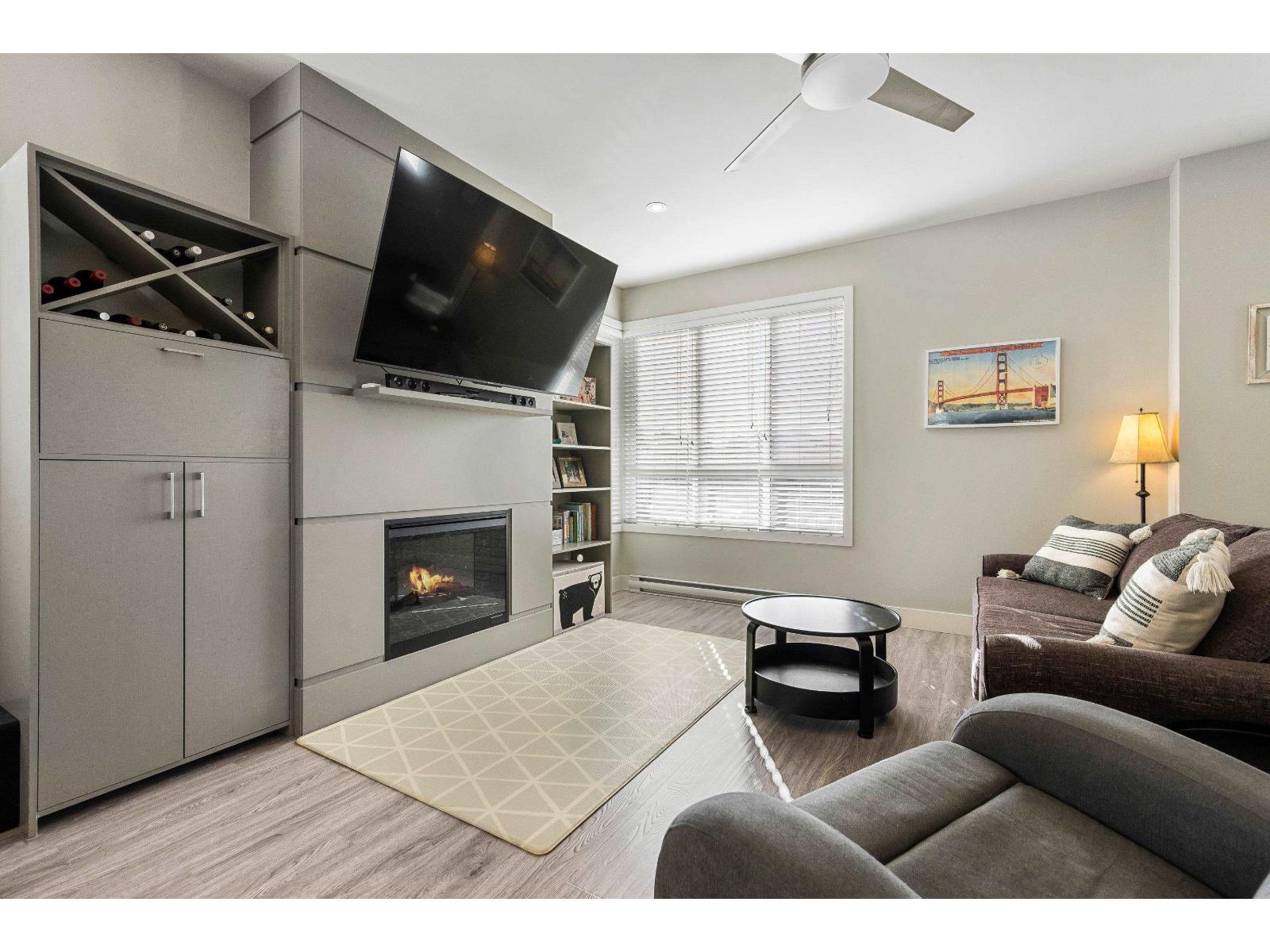 18 1938 NORTH PARALLEL ROAD, Abbotsford