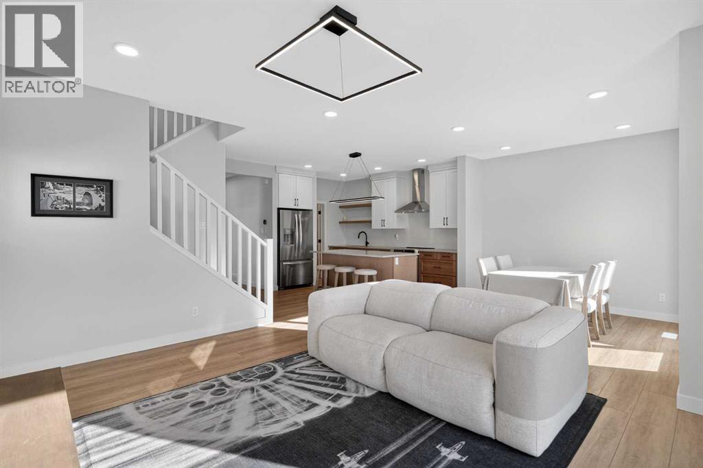 Single Family House for Sale in  Silverton Glen Crescent SW Silverado Calgary 