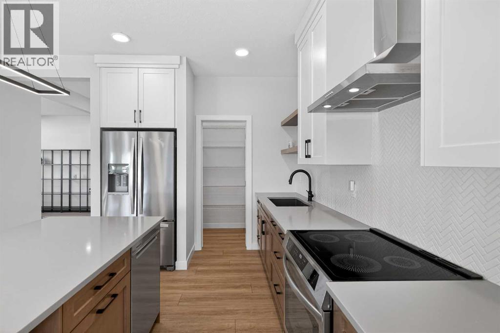 Single Family House for Sale in  Silverton Glen Crescent SW Silverado Calgary 