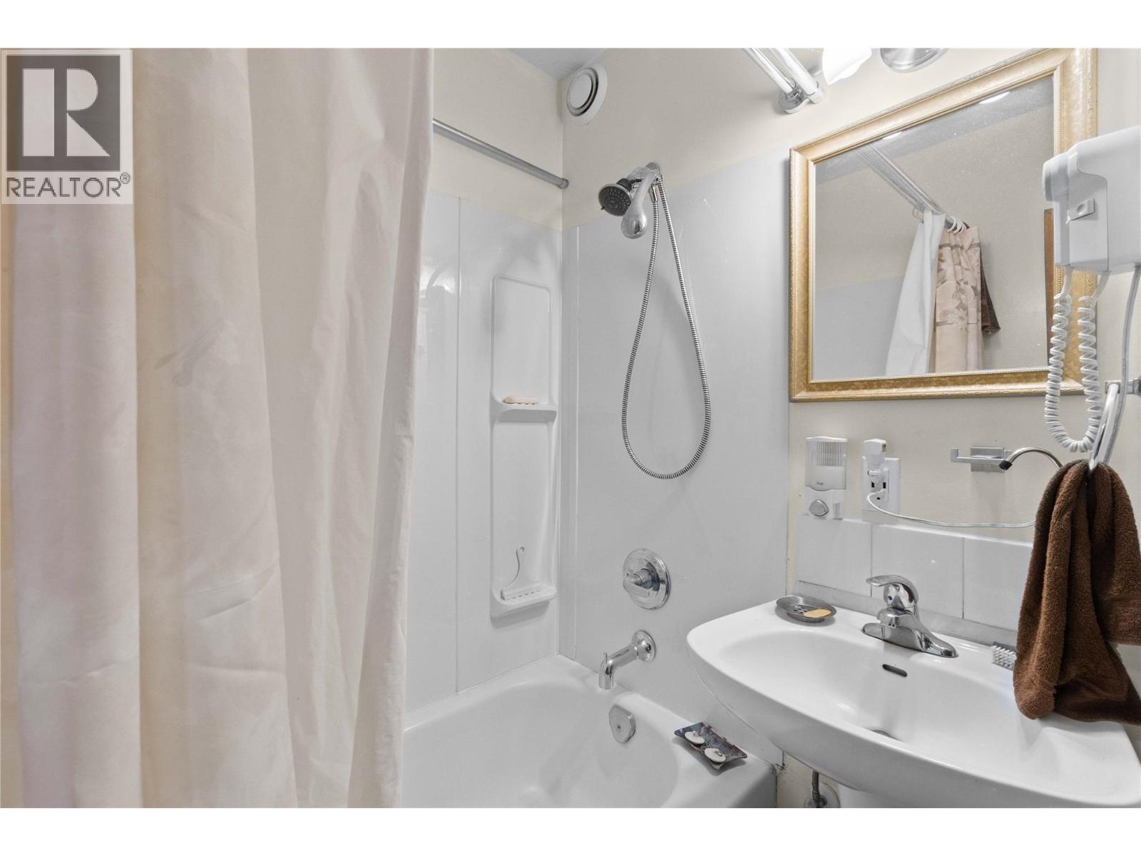 769 & 771 Gardom Lake Road, Enderby