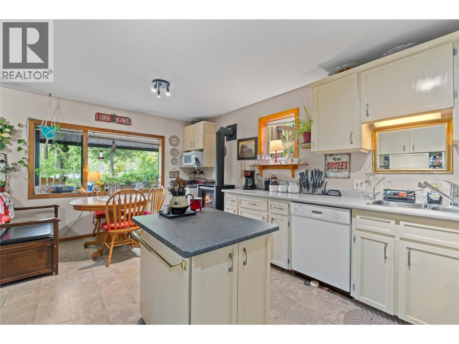 769 & 771 Gardom Lake Road, Enderby