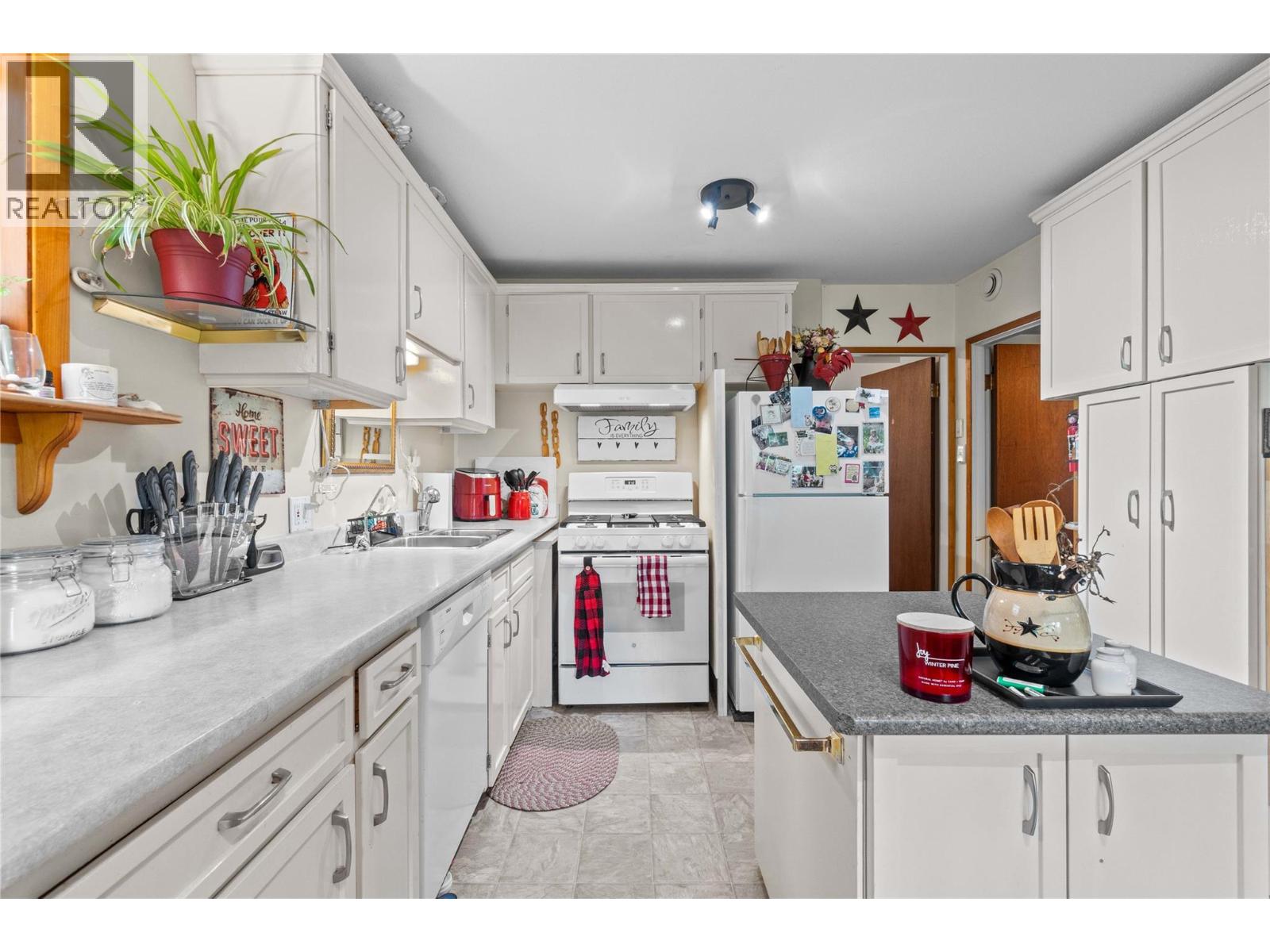 769 & 771 Gardom Lake Road, Enderby