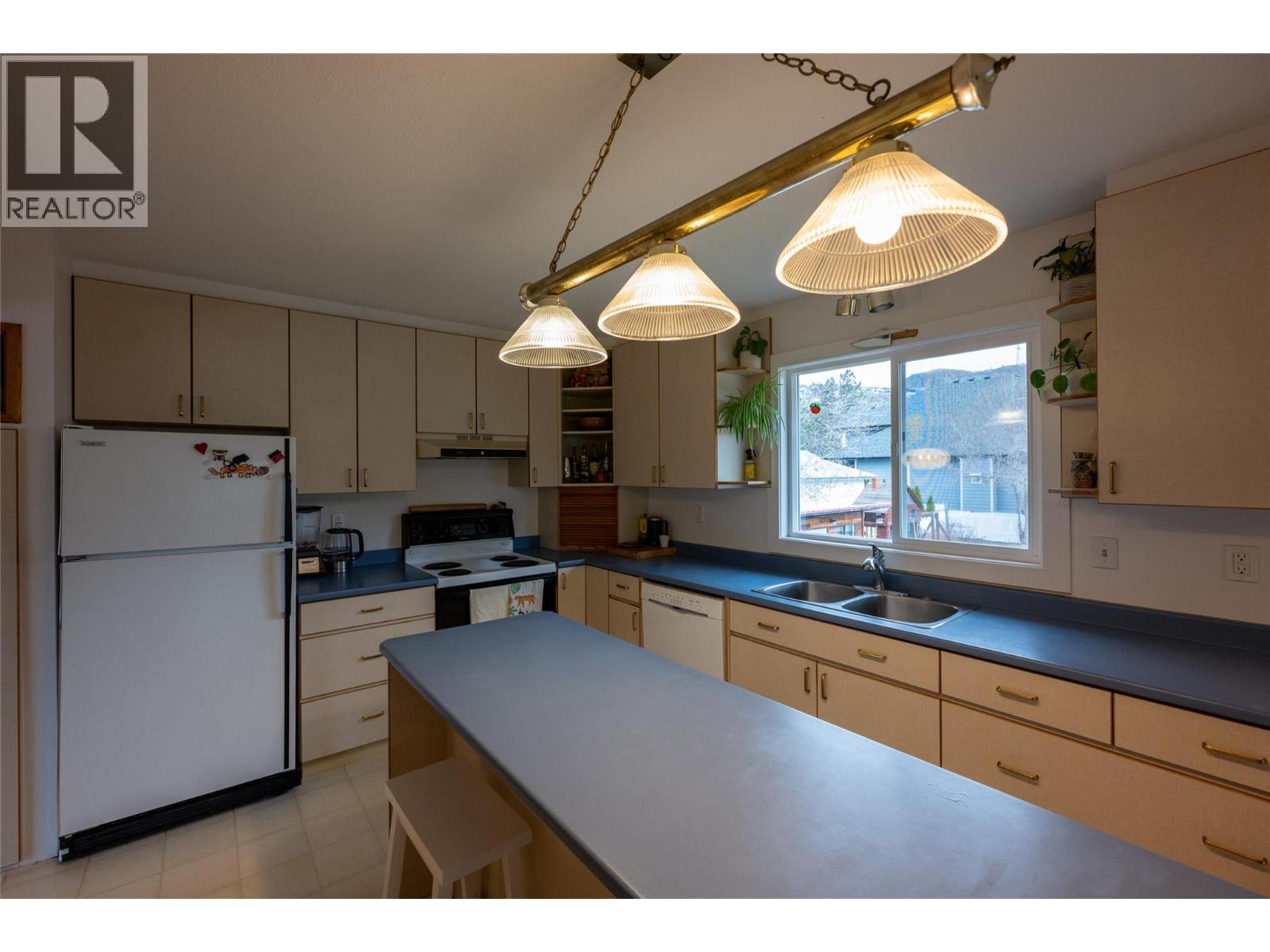 688 SUN VALLEY Drive, Kamloops