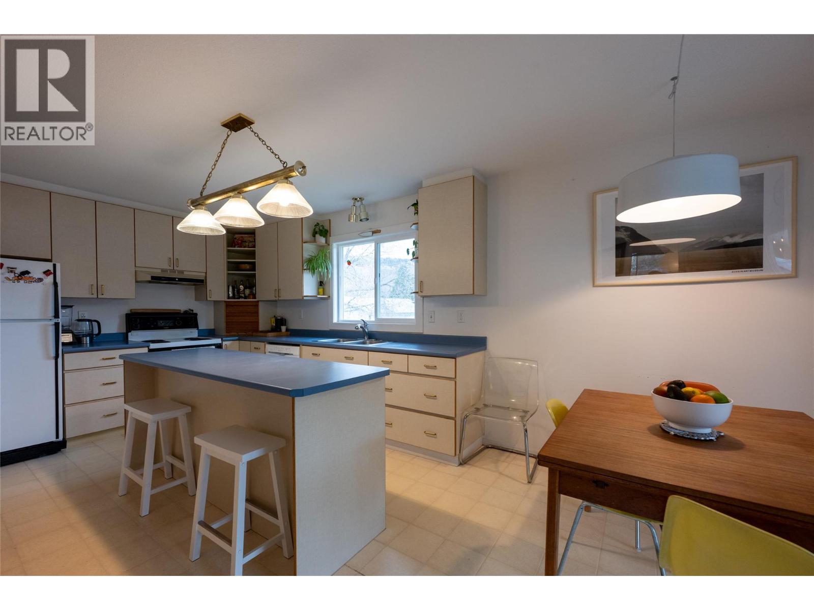 688 SUN VALLEY Drive, Kamloops