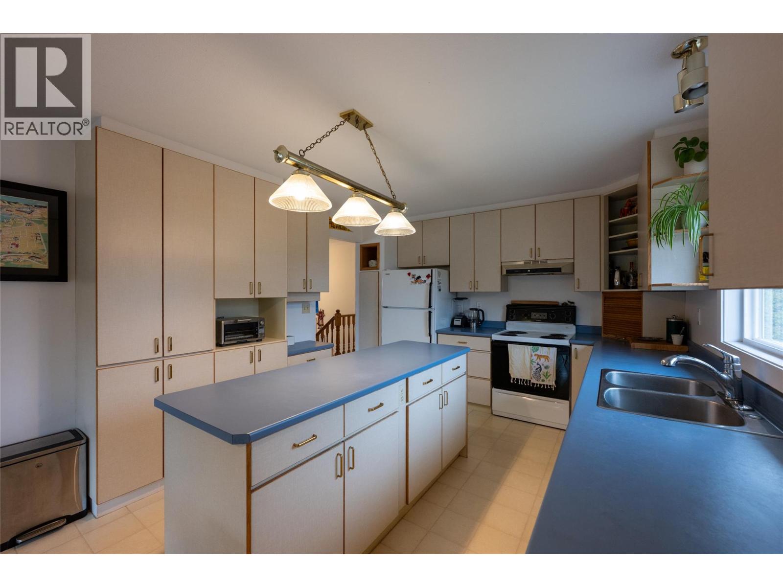 688 SUN VALLEY Drive, Kamloops