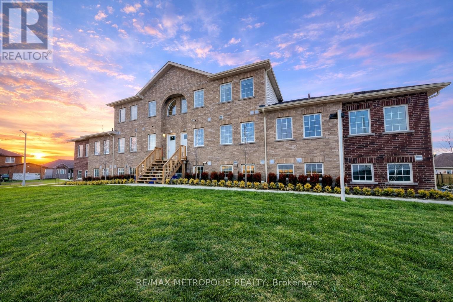 206 - 50 MAPLE AVENUE