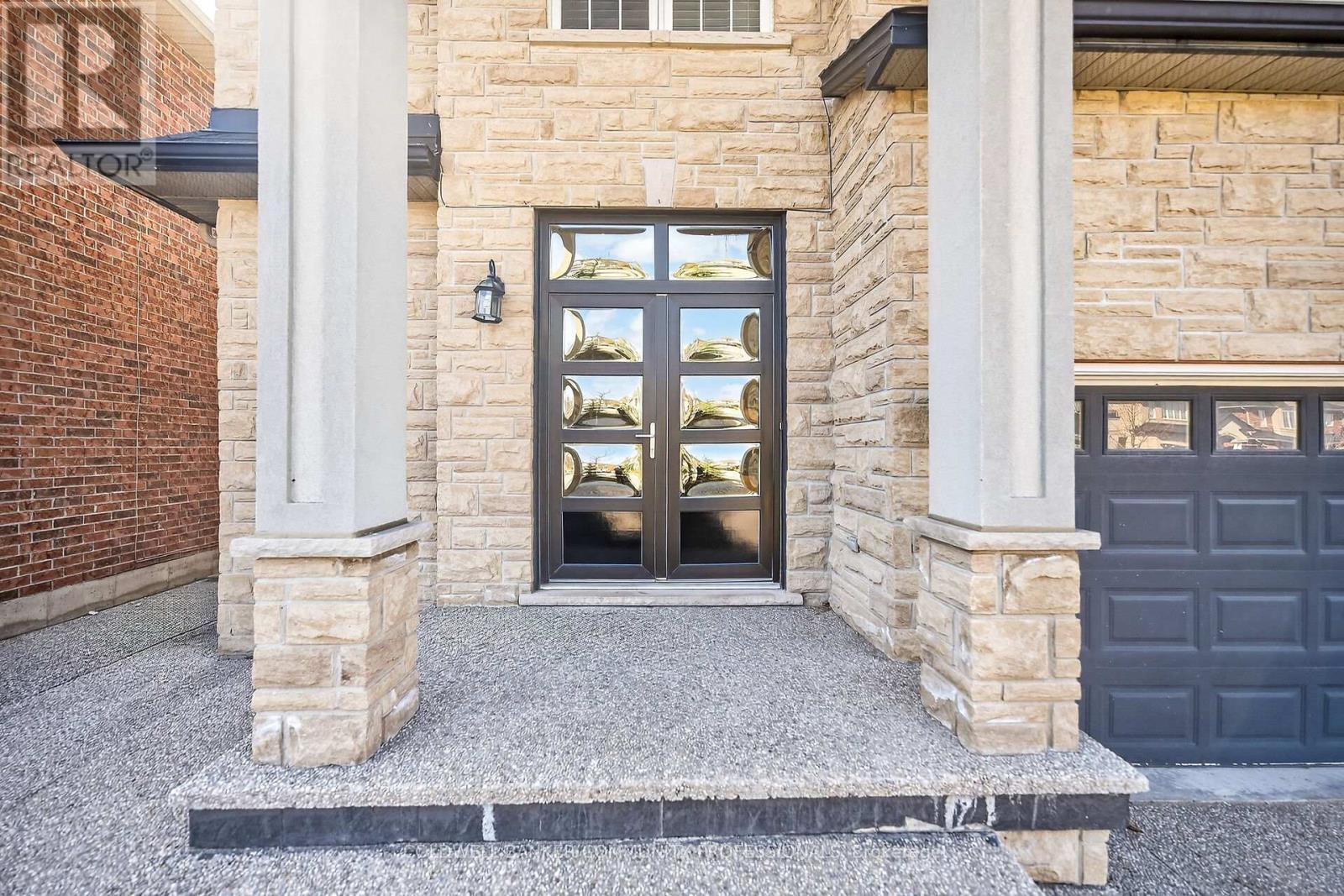 182 IRWIN AVENUE - 3
