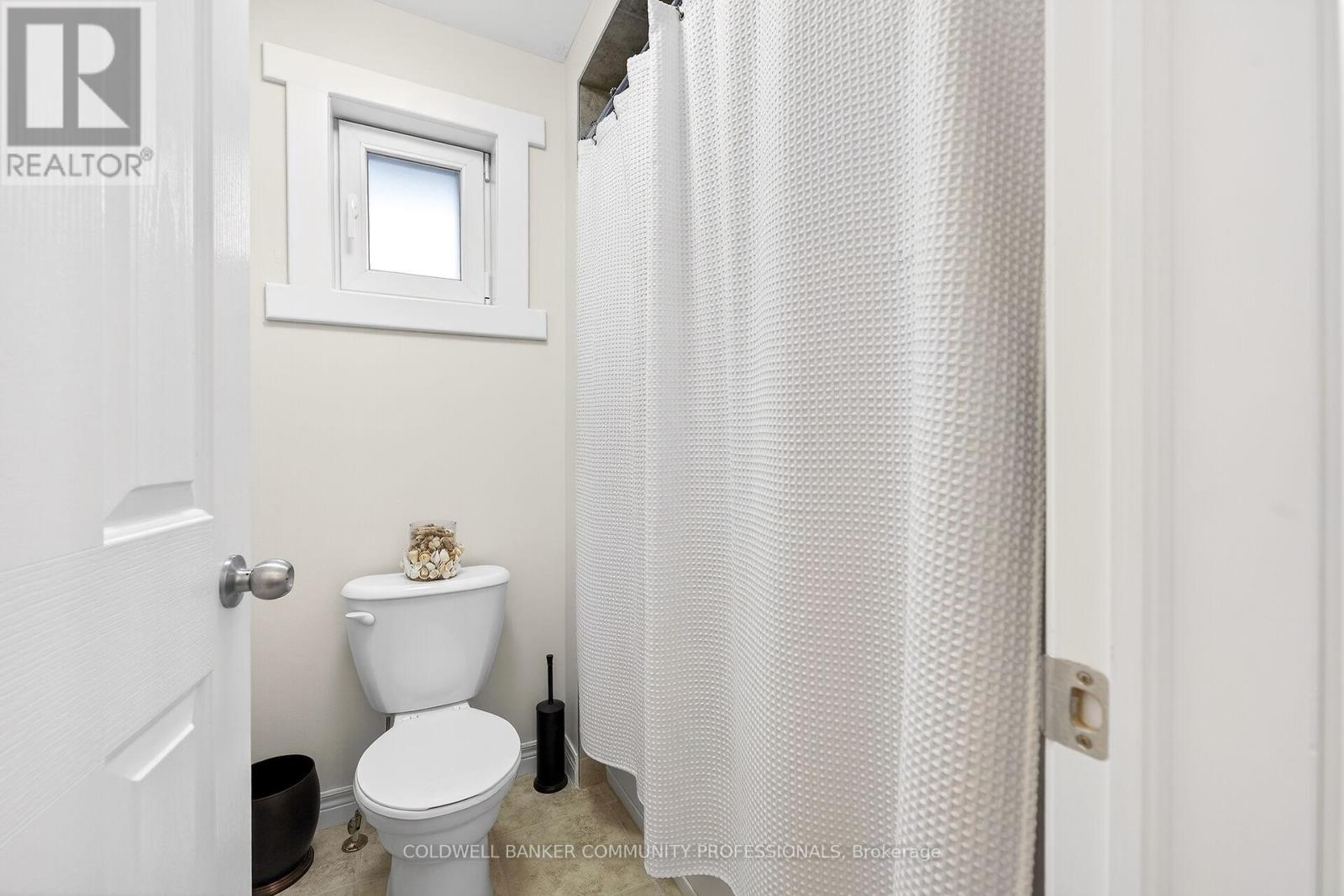 182 IRWIN AVENUE - 36