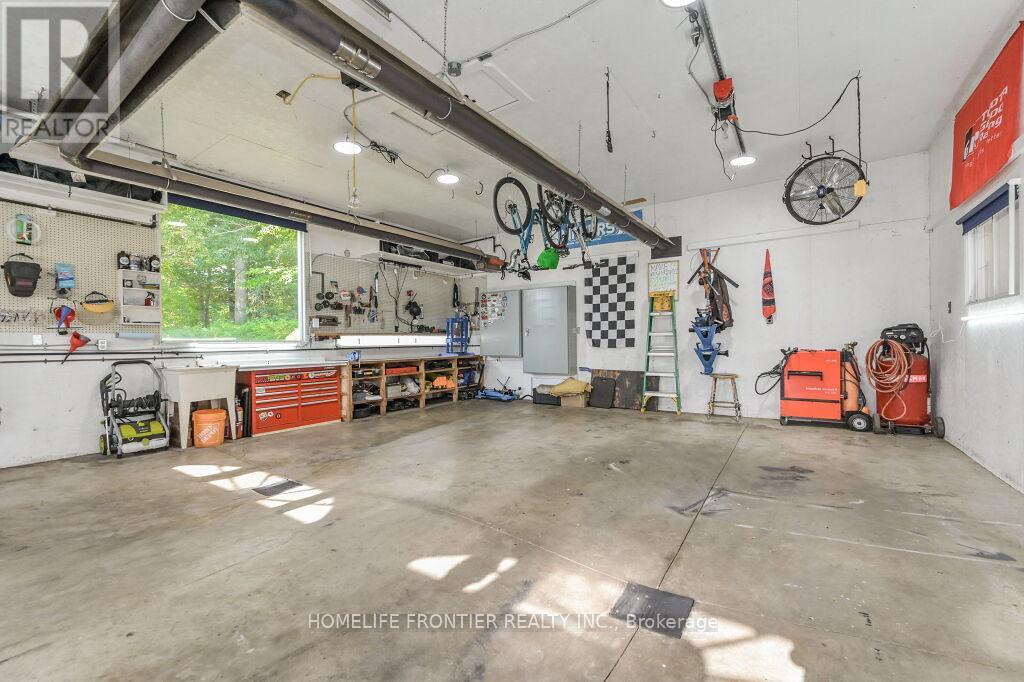 360 COLBORNE STREET - 32