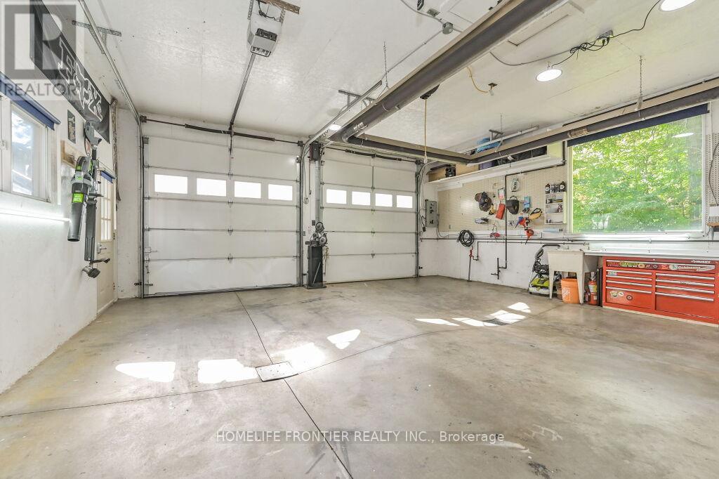 360 COLBORNE STREET - 33