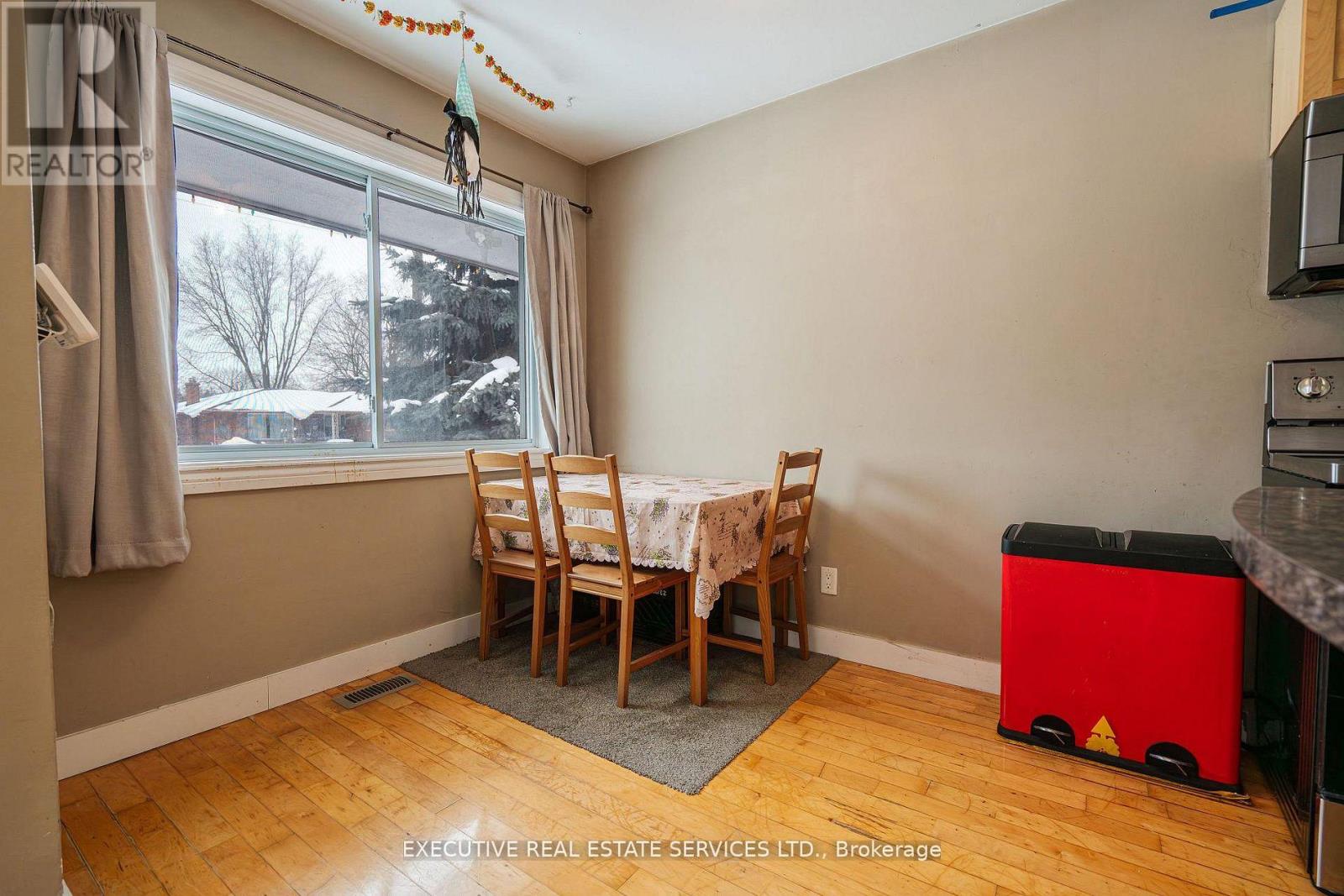268 ROSS AVENUE - 12
