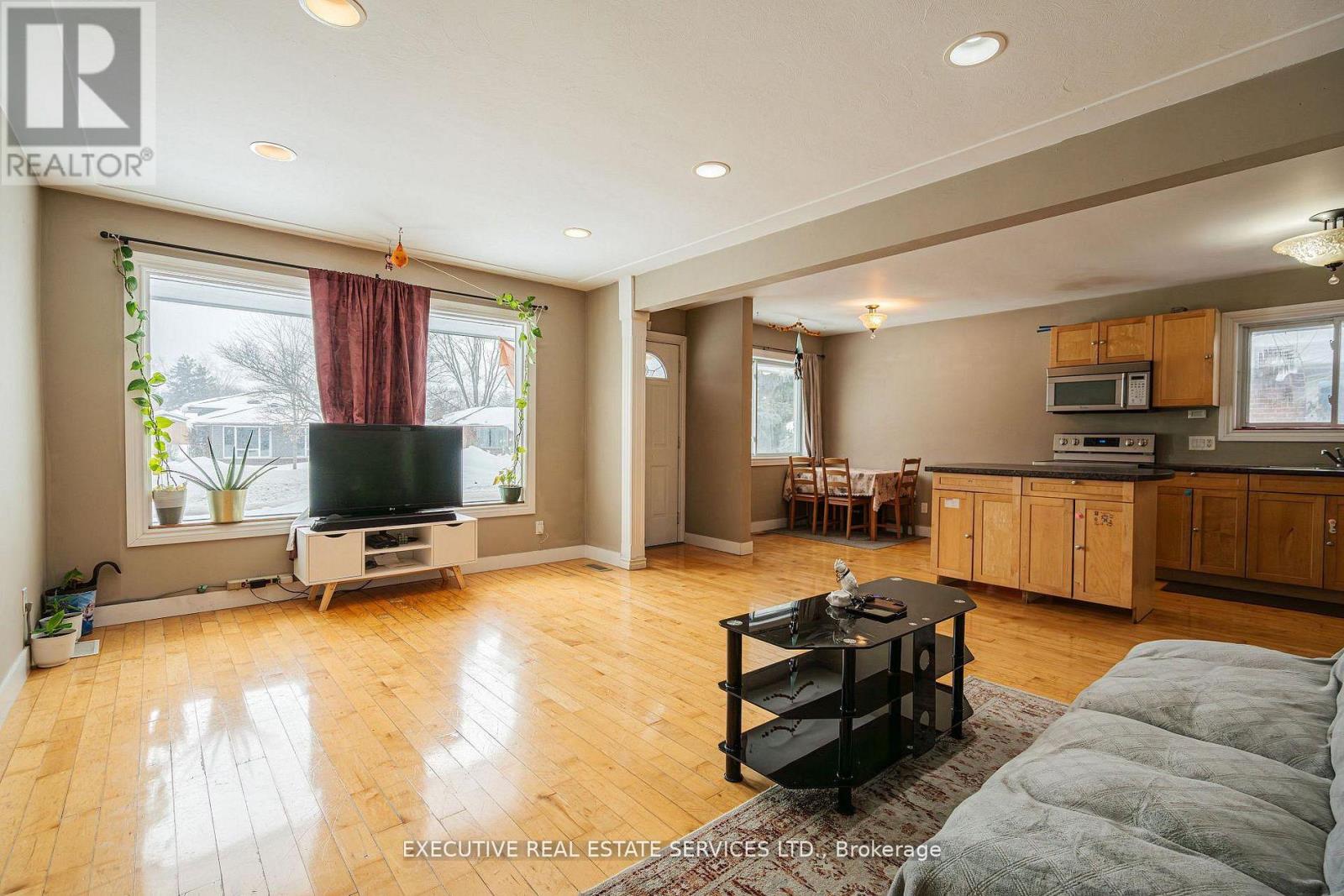 268 ROSS AVENUE - 9