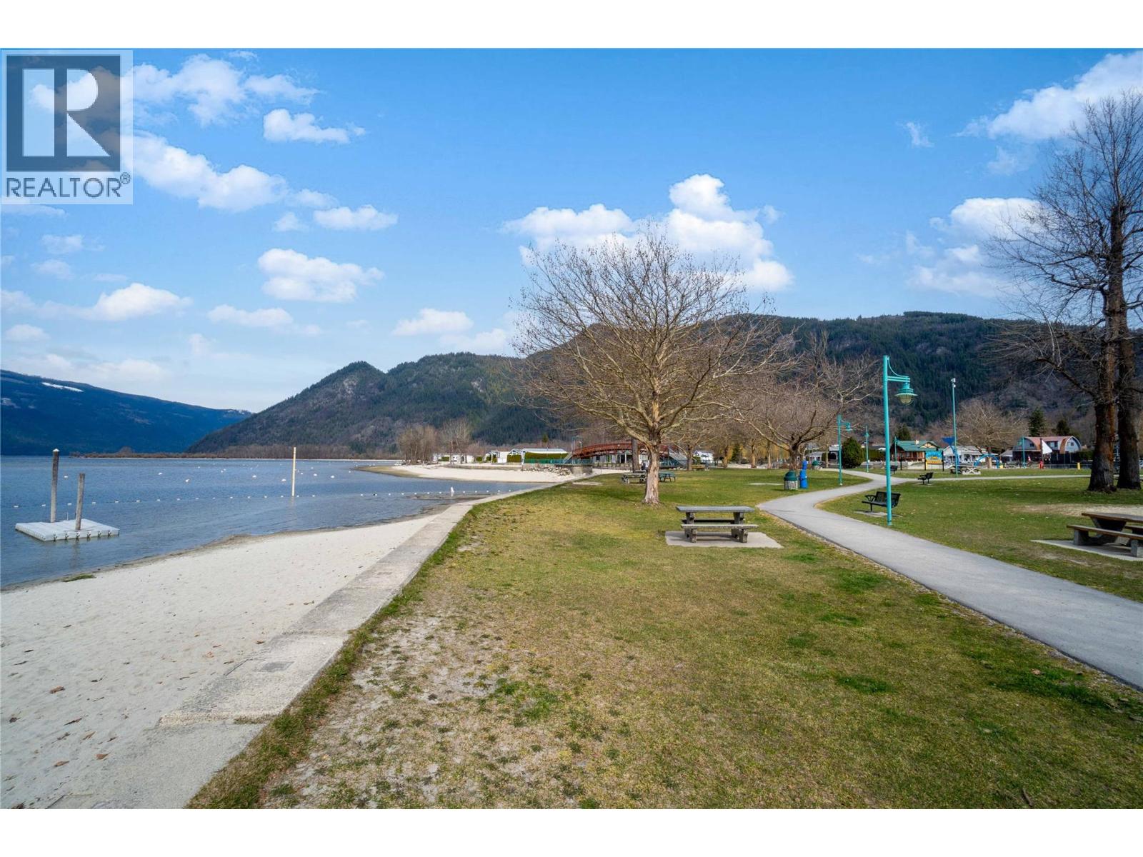 266 Sunset Drive, Sicamous