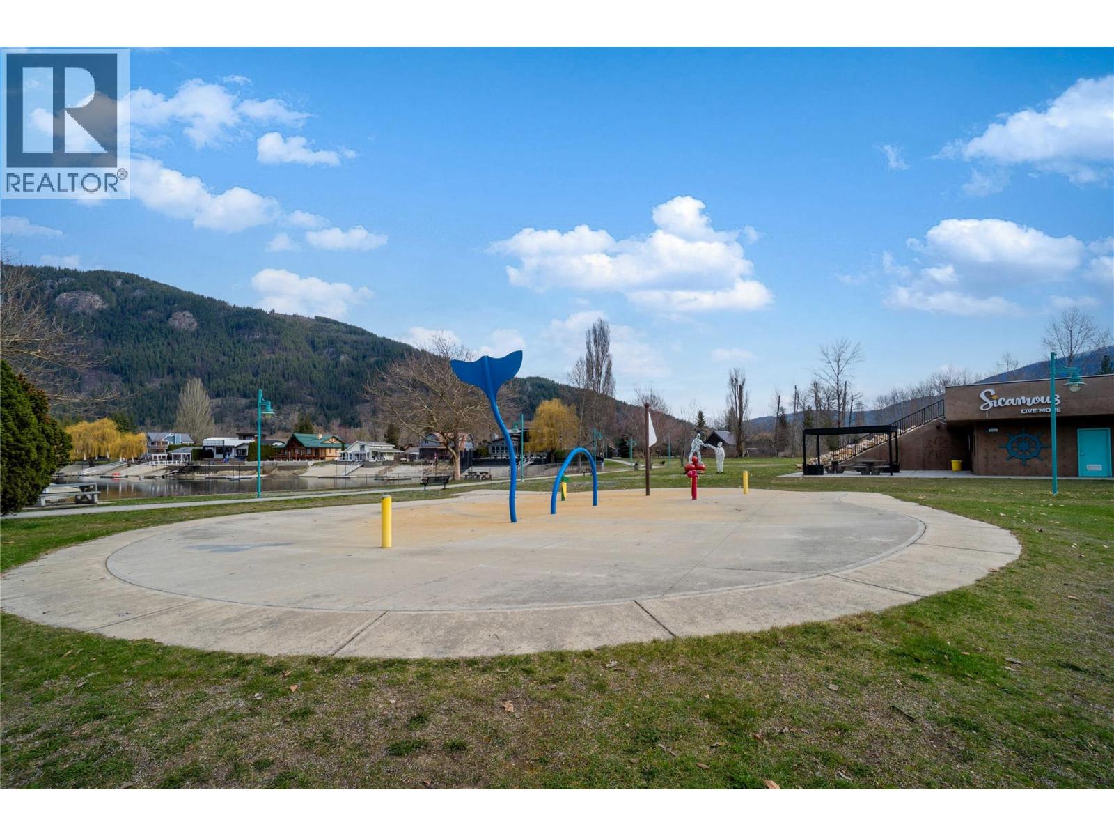 266 Sunset Drive, Sicamous