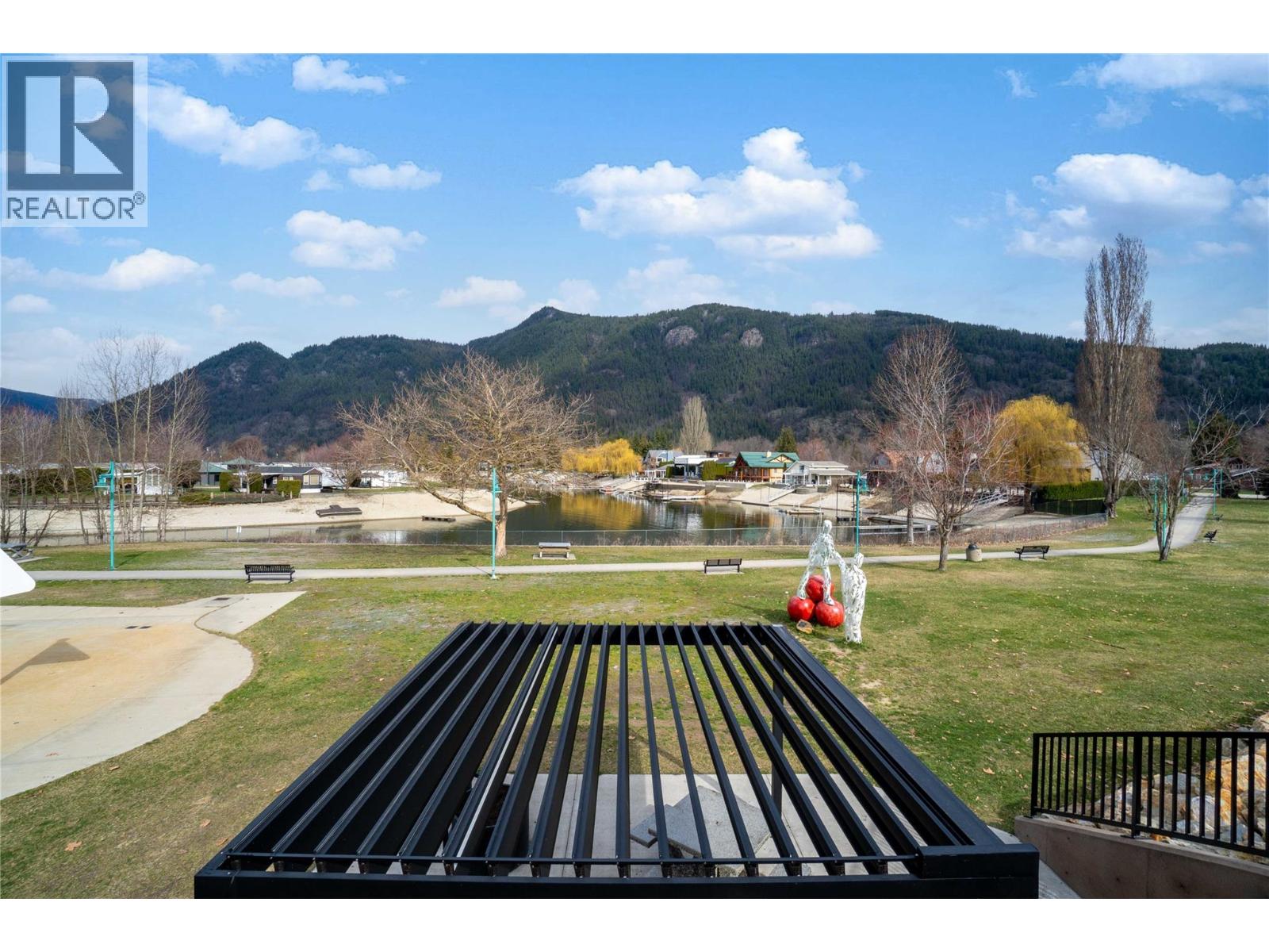 266 Sunset Drive, Sicamous