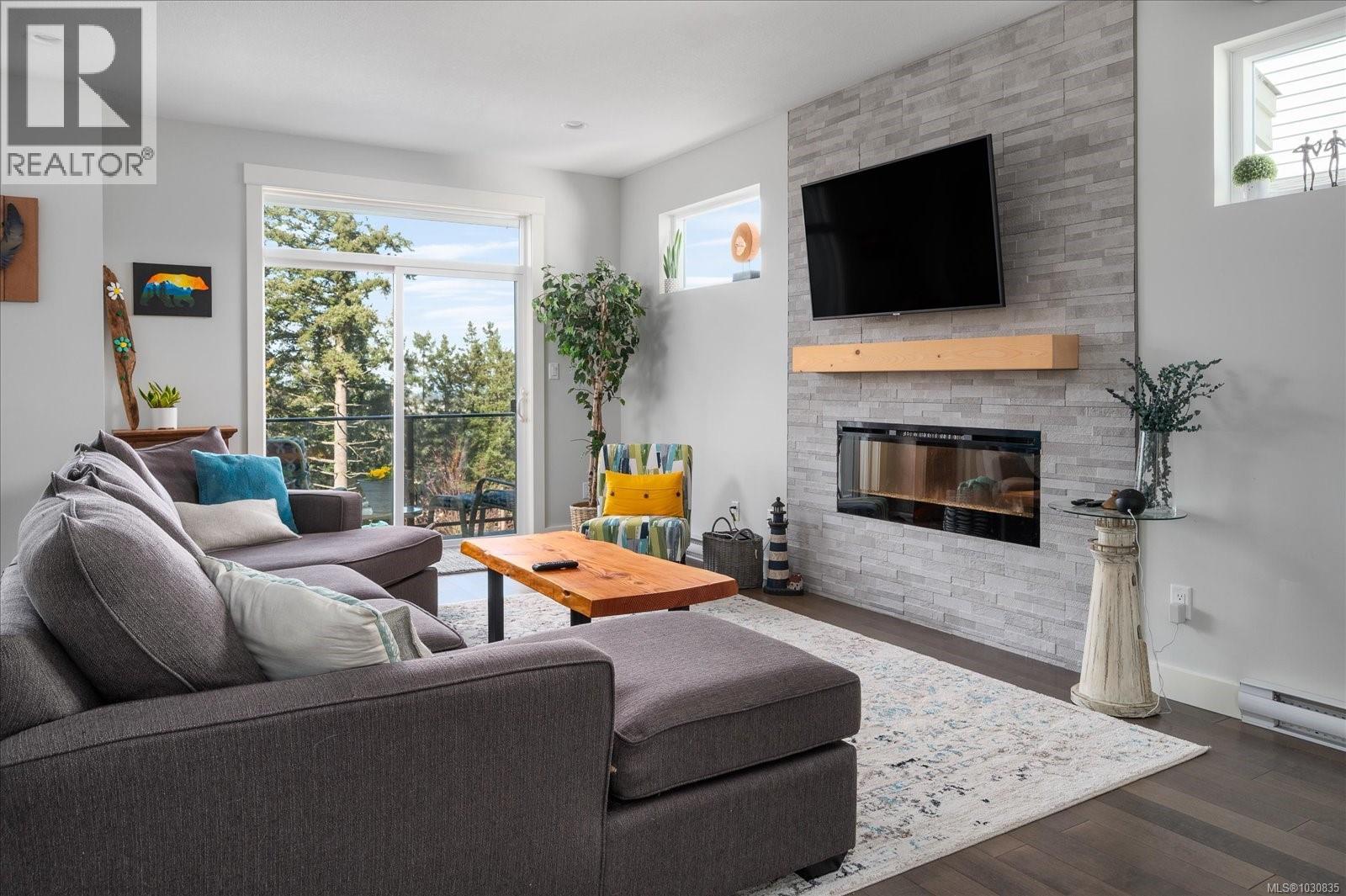 109 AURORA WAY - Image 3