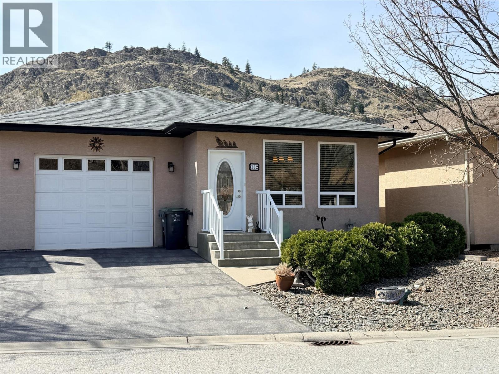 162 Willows Place, Oliver