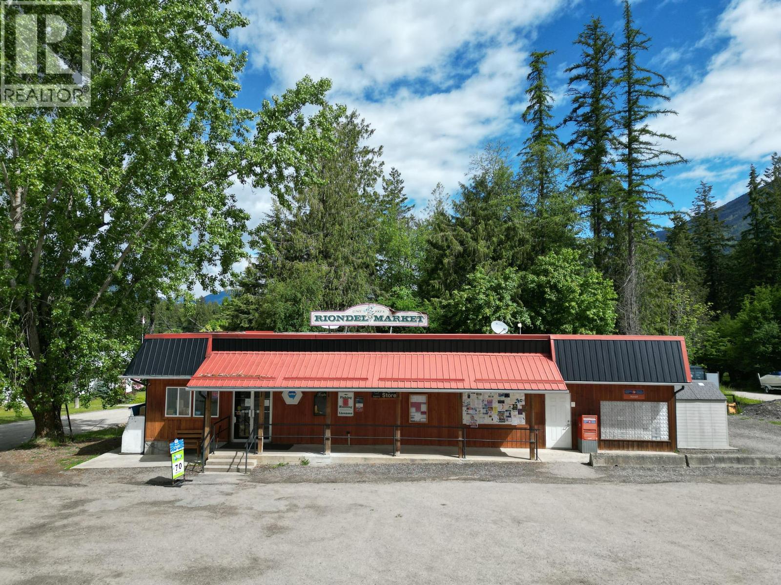  1504 EASTMAN Avenue, Riondel