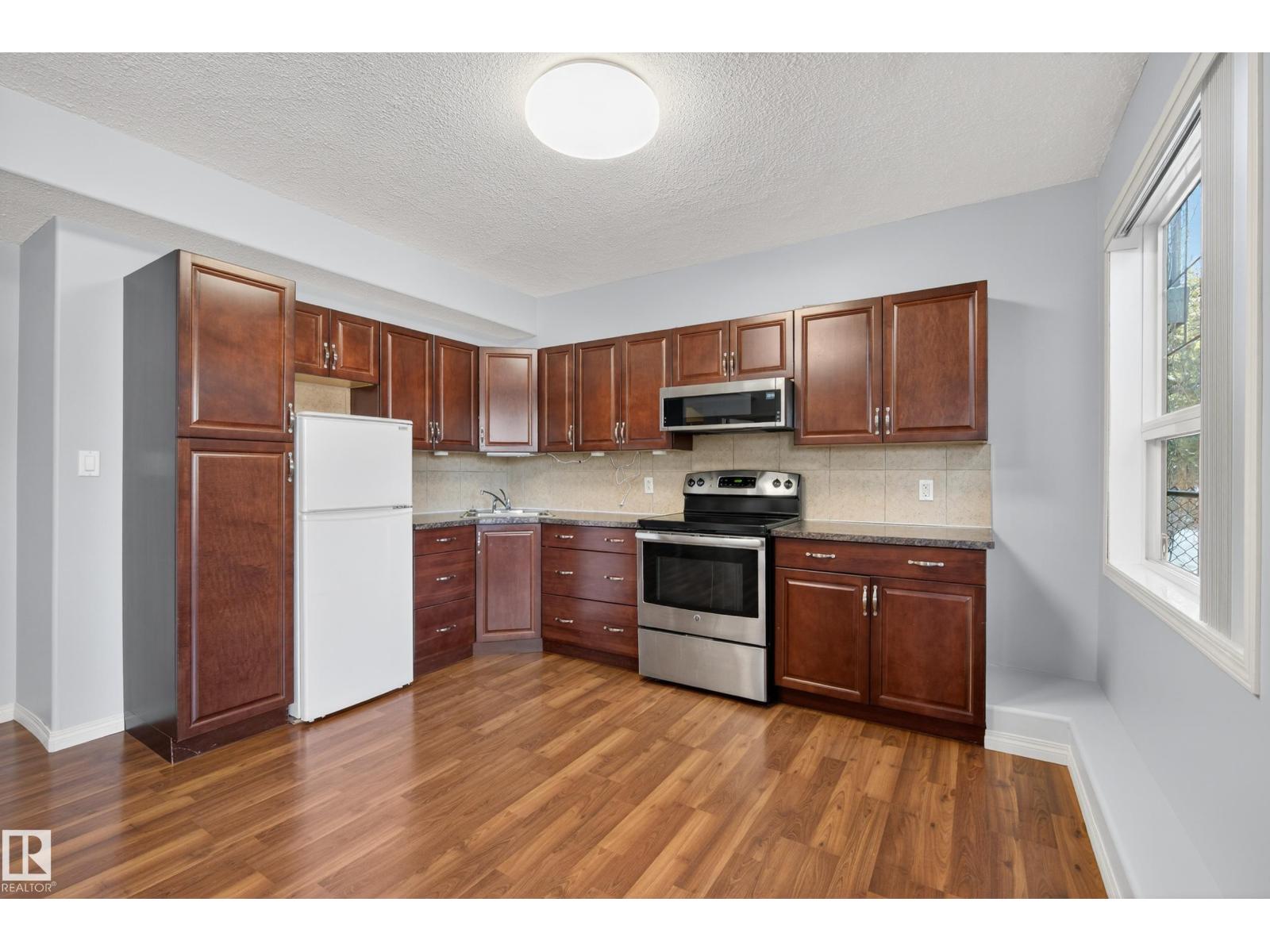 20714 56A AV NW, Edmonton