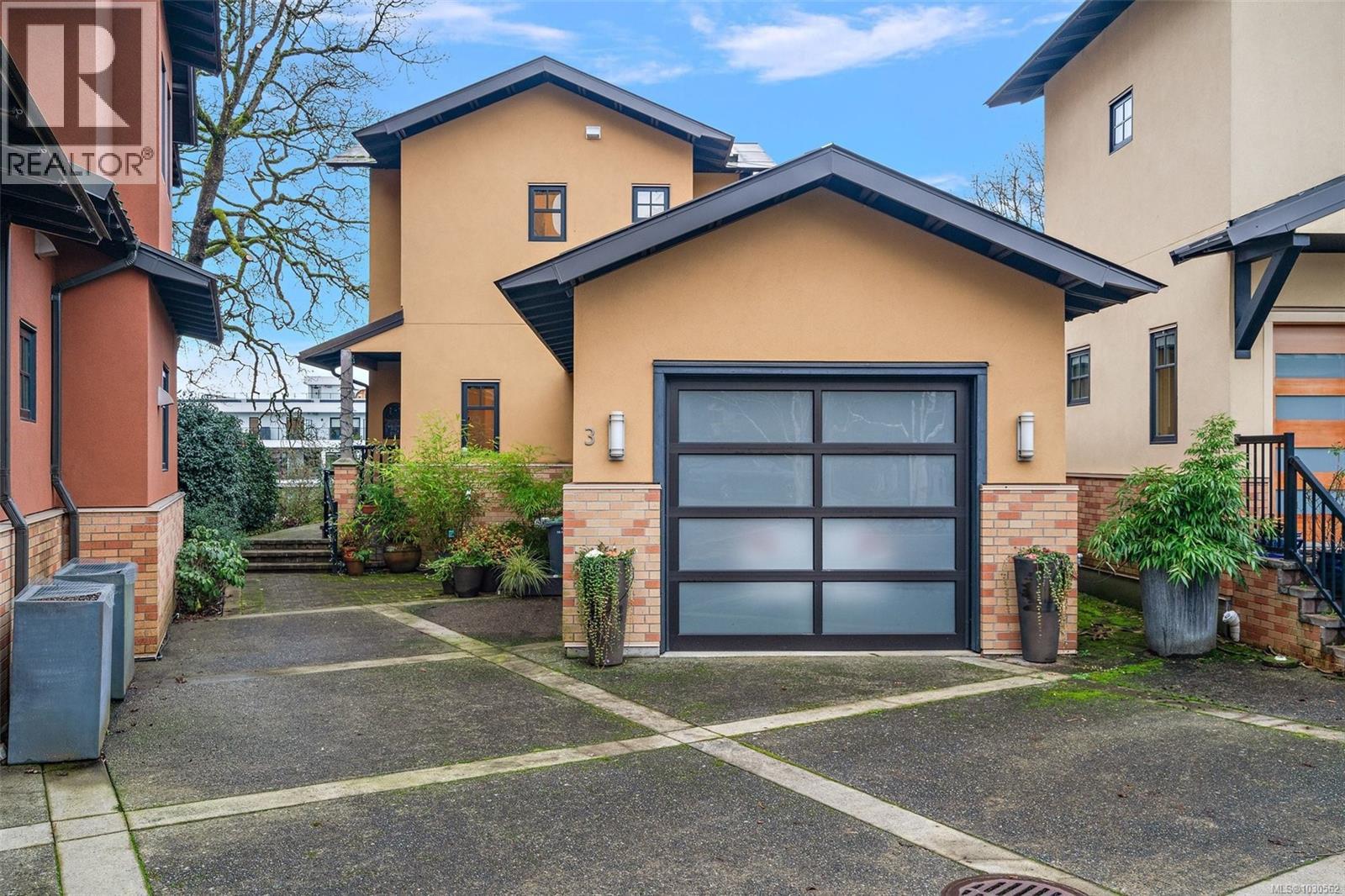 #3 849 Dunsmuir Rd - 2