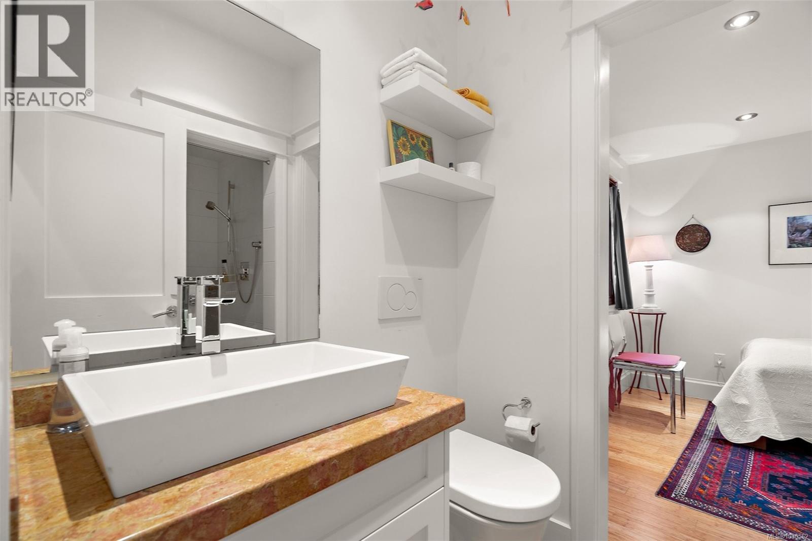 #3 849 DUNSMUIR RD - 20