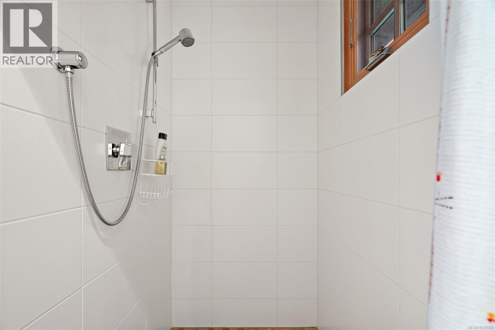 #3 849 DUNSMUIR RD - 21