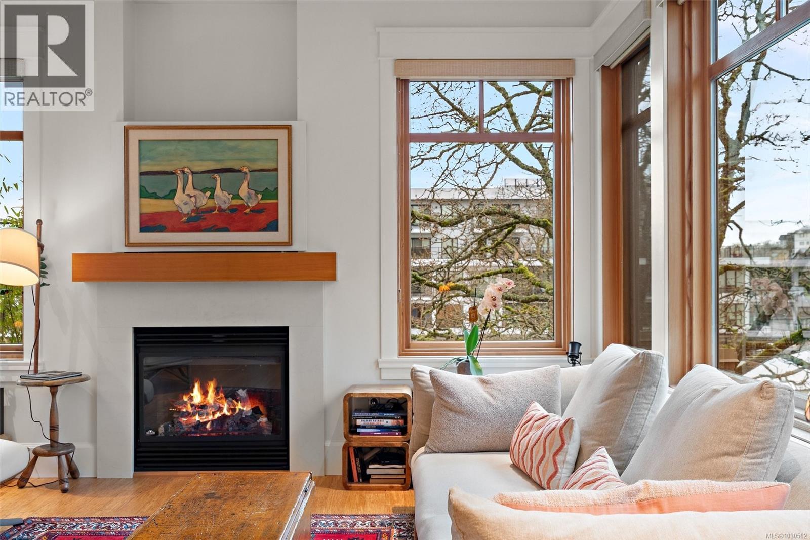 #3 849 DUNSMUIR RD - 5