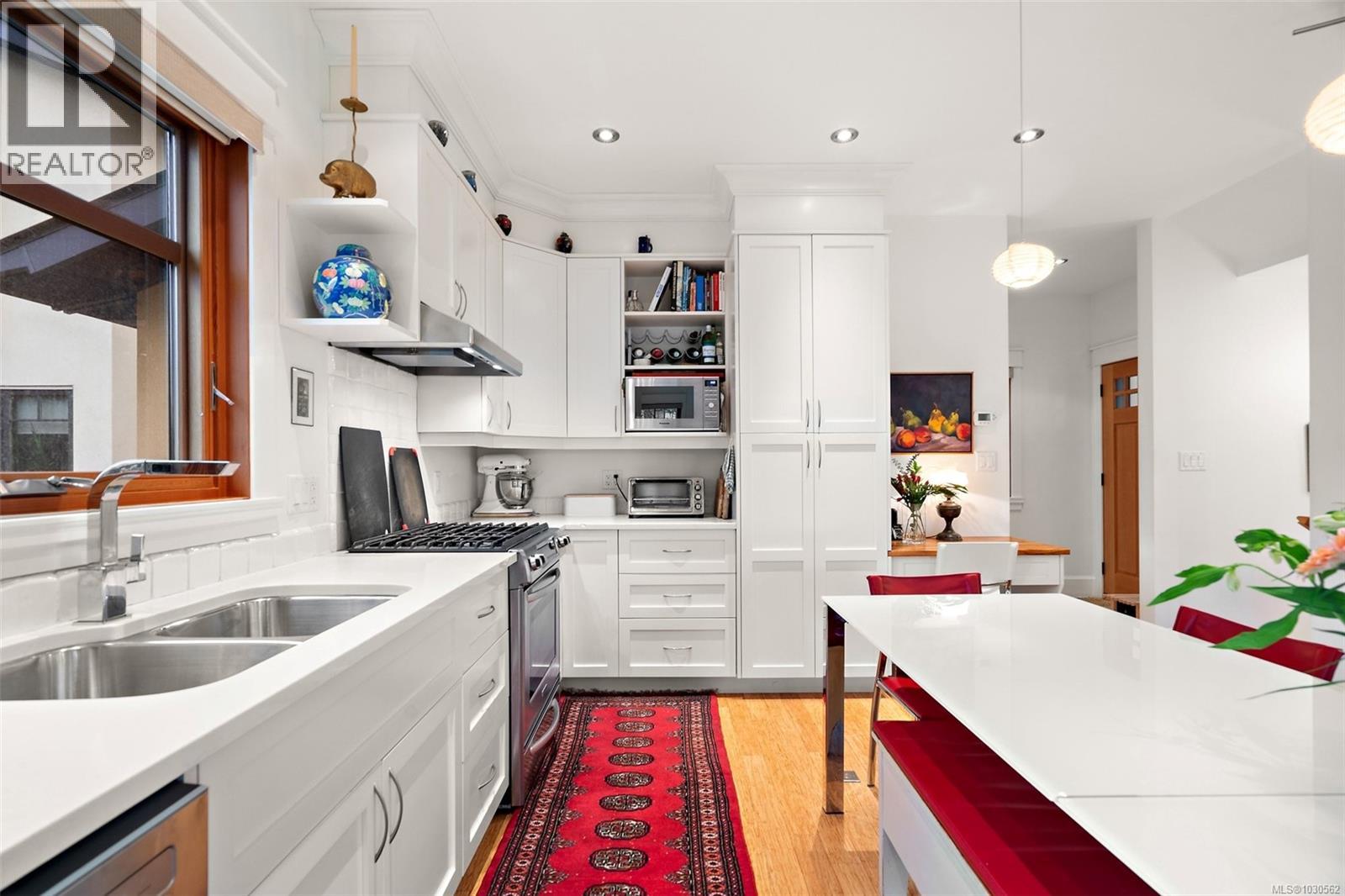 #3 849 Dunsmuir Rd - 8