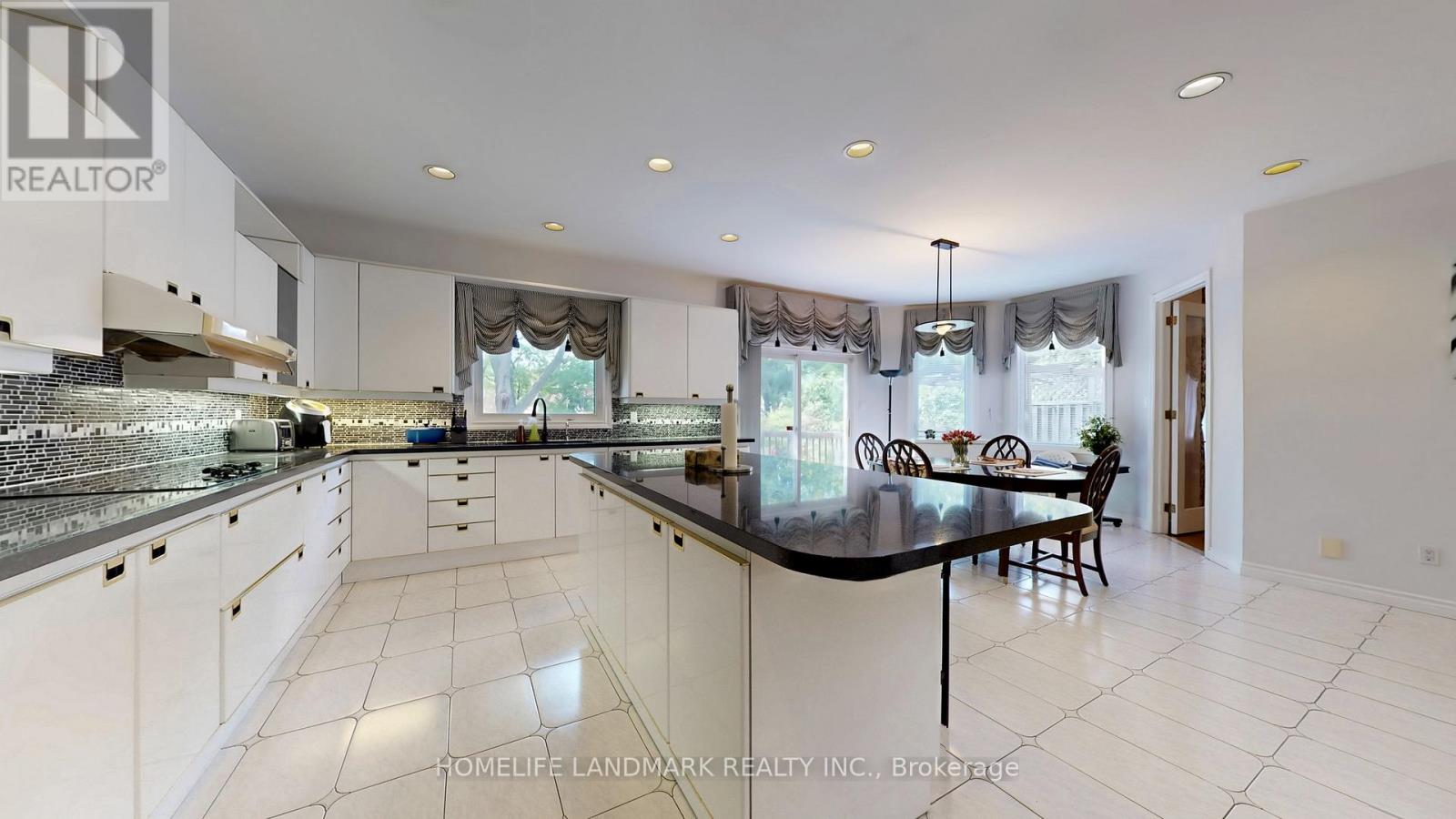 411 CUMMER AVENUE - 16