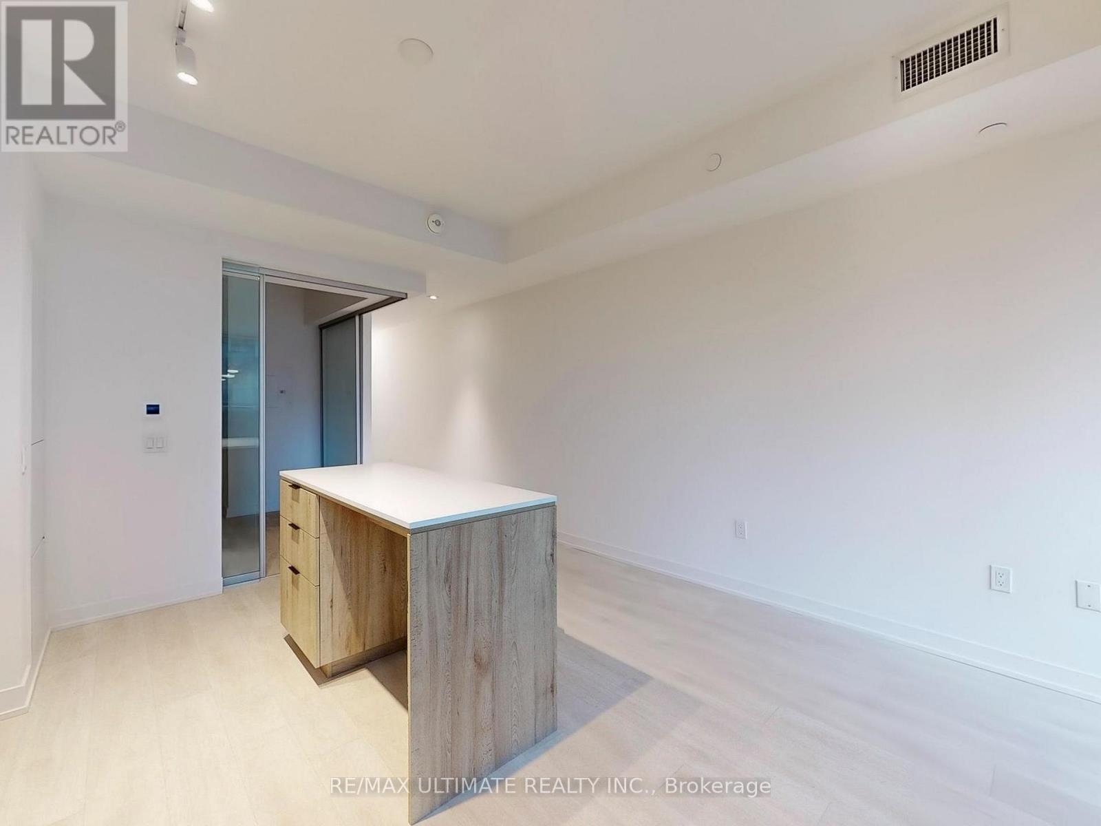 #207 117 BROADWAY AVENUE - 19