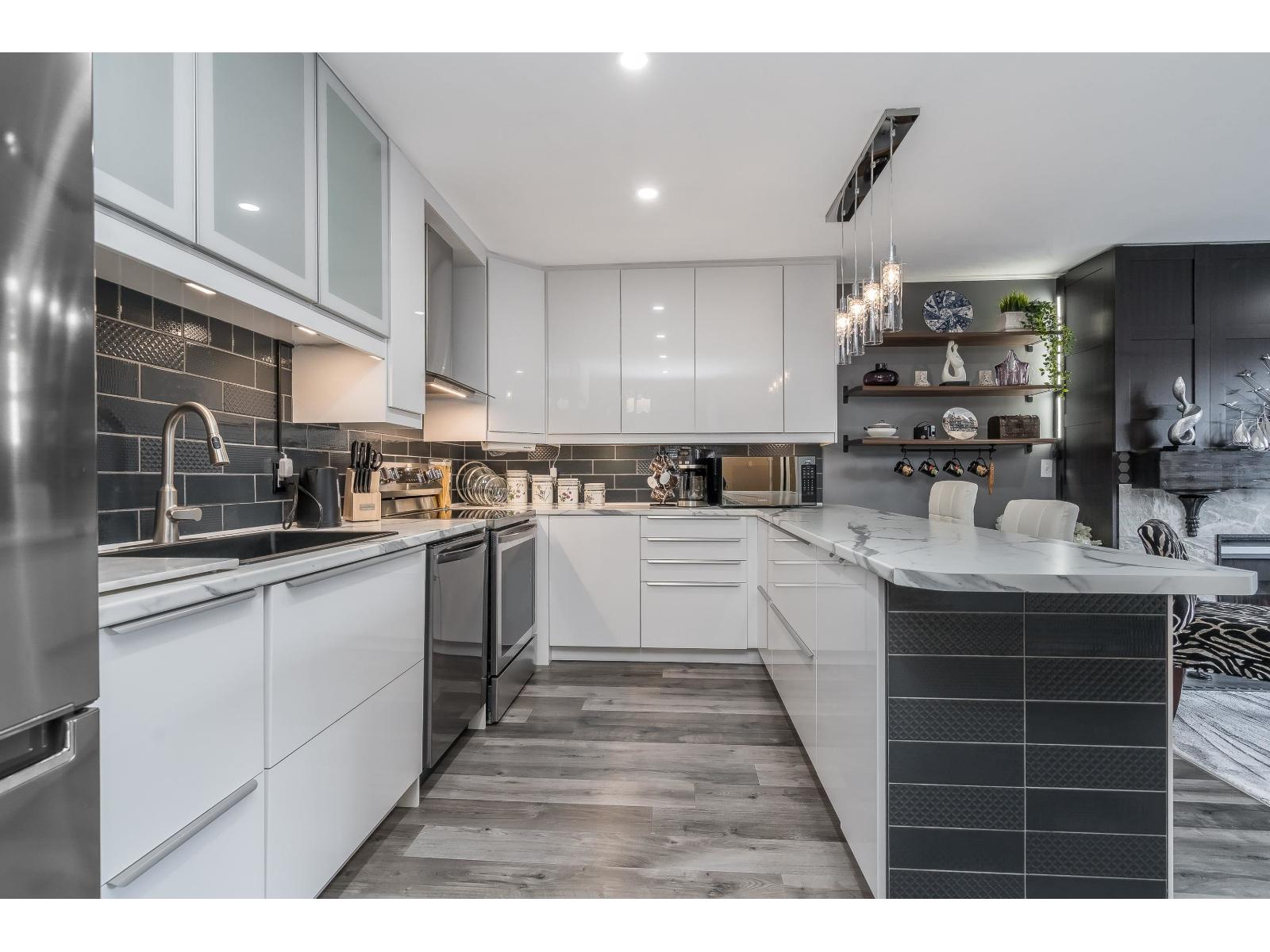 308 1441 BLACKWOOD STREET, White Rock