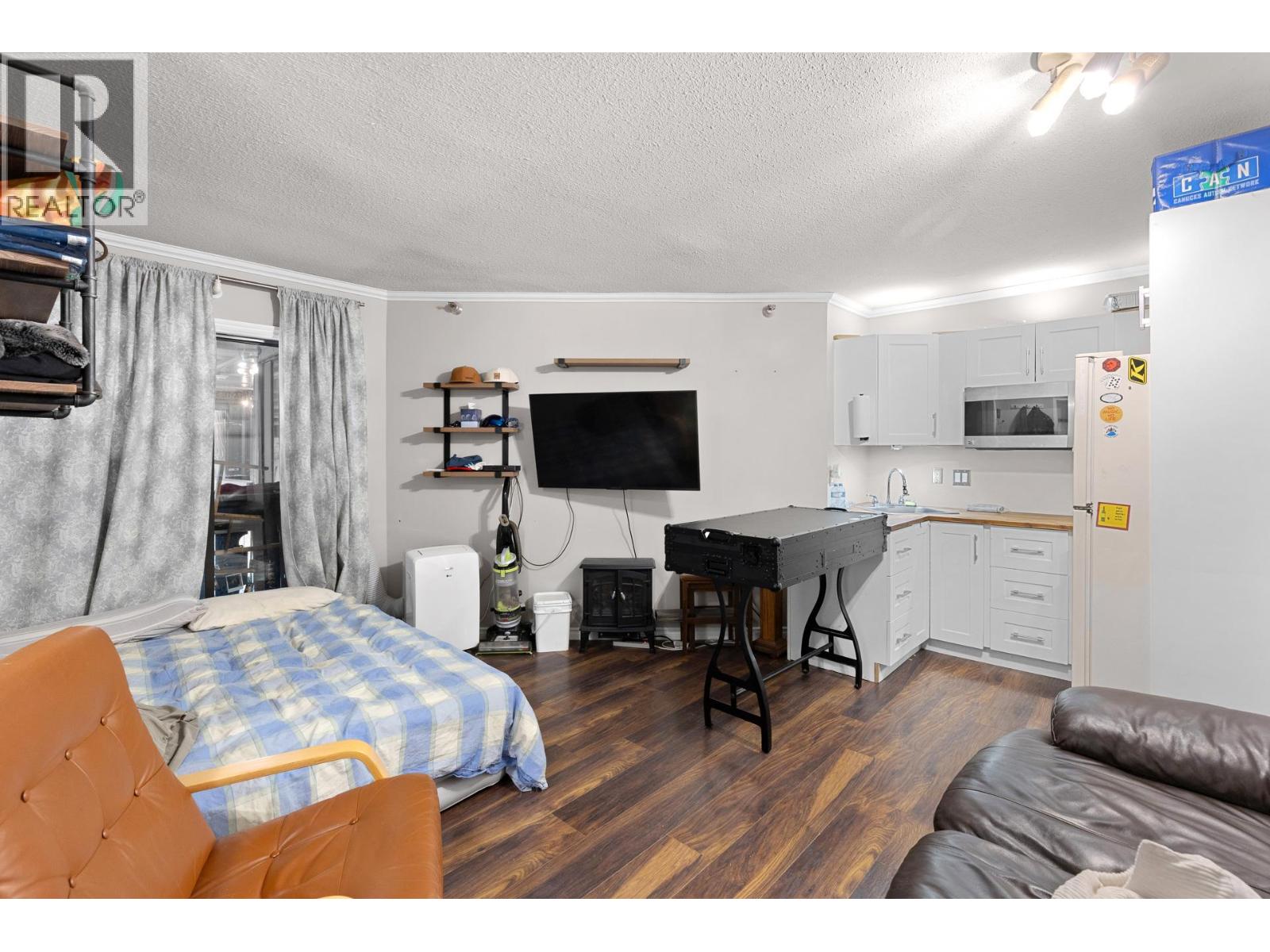 #315 20 Kettle View Road - 3