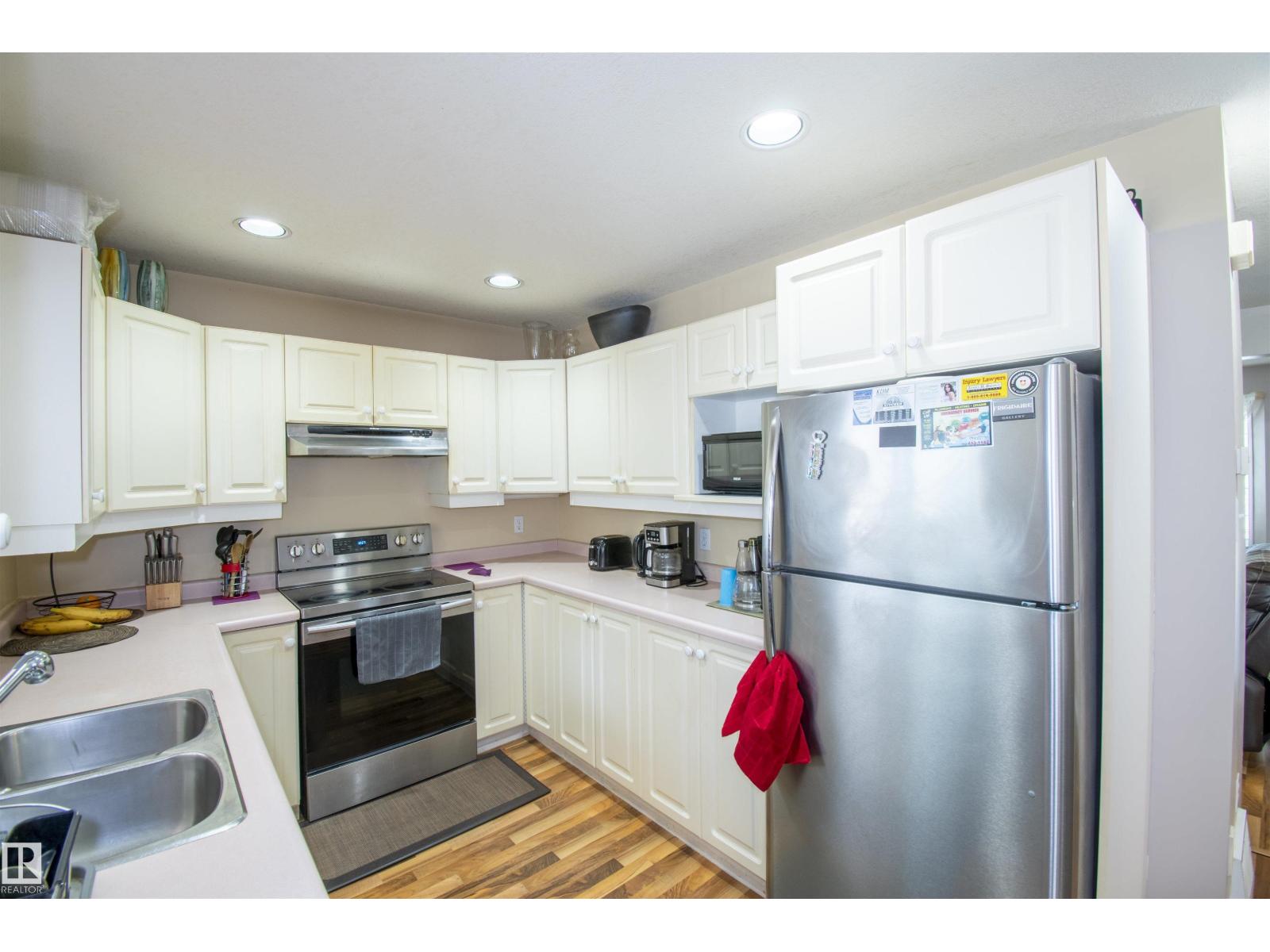 #2 9703 174 ST NW, Edmonton