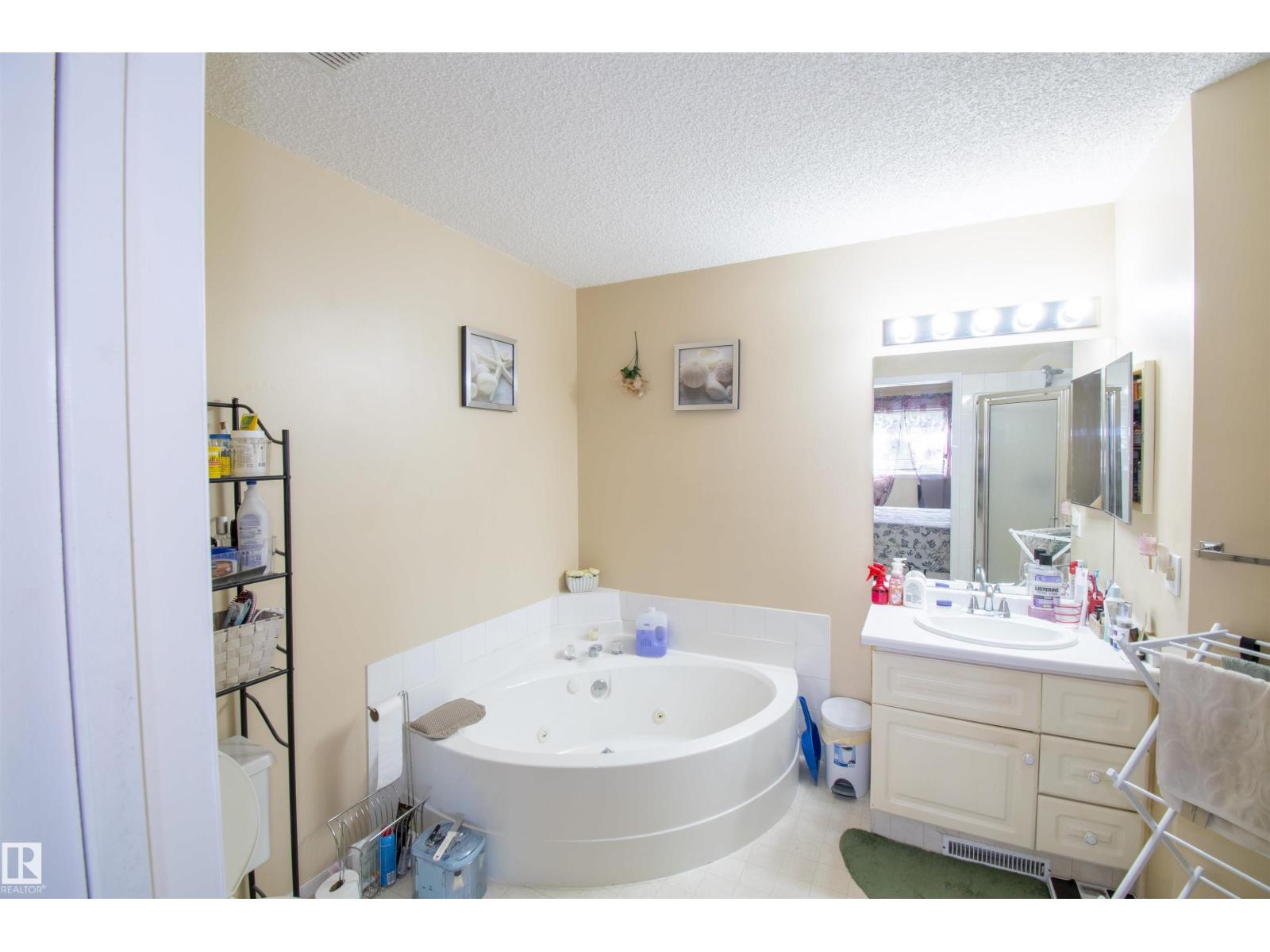 #2 9703 174 ST NW, Edmonton