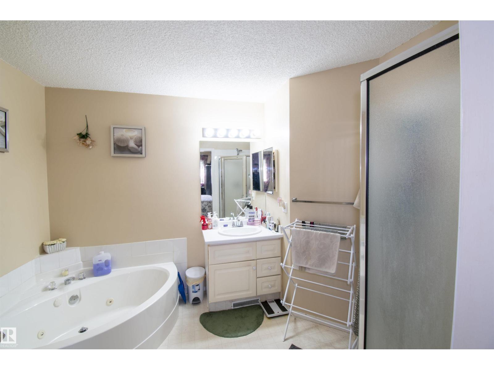 #2 9703 174 ST NW, Edmonton