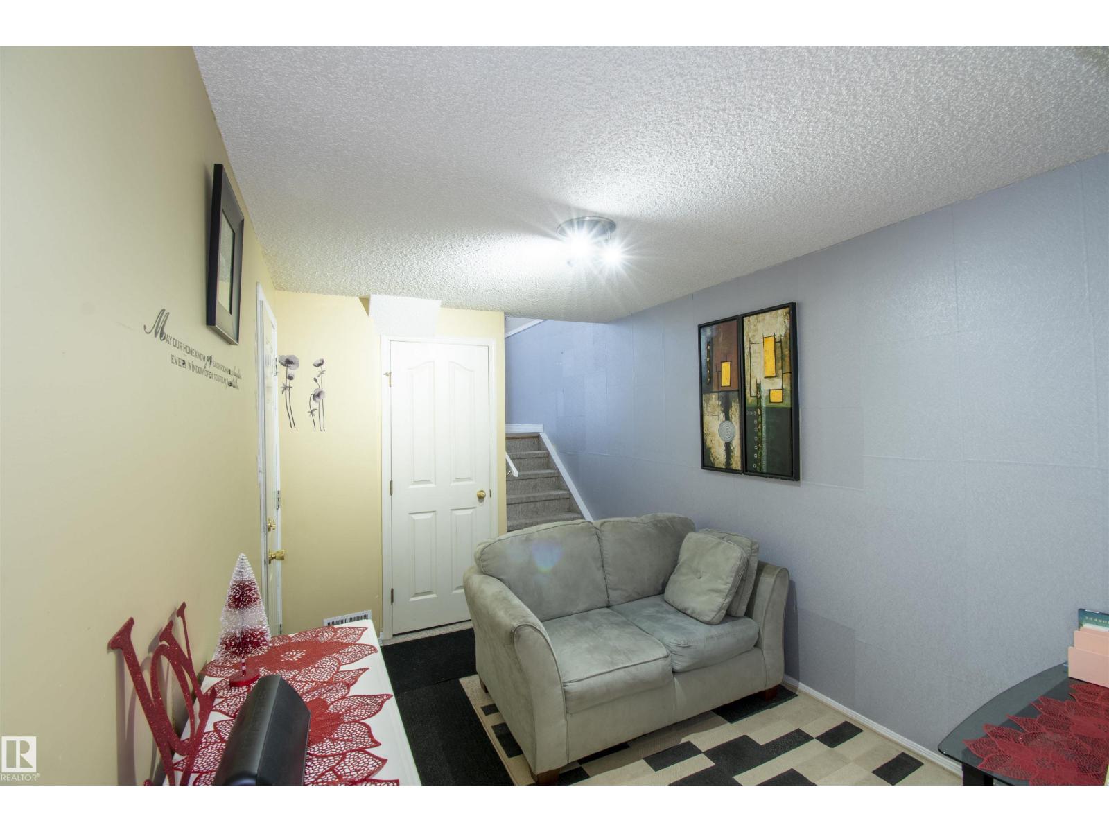 #2 9703 174 ST NW, Edmonton