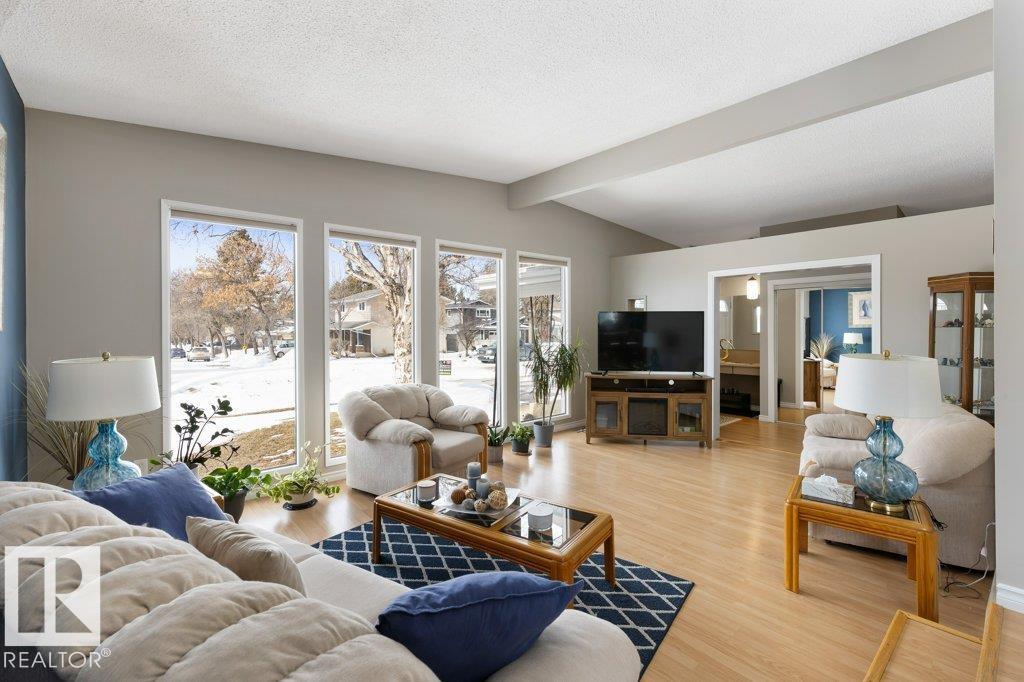 24 GLENWOOD CR, St. Albert