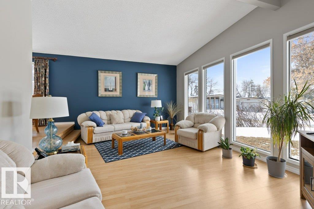 24 GLENWOOD CR, St. Albert